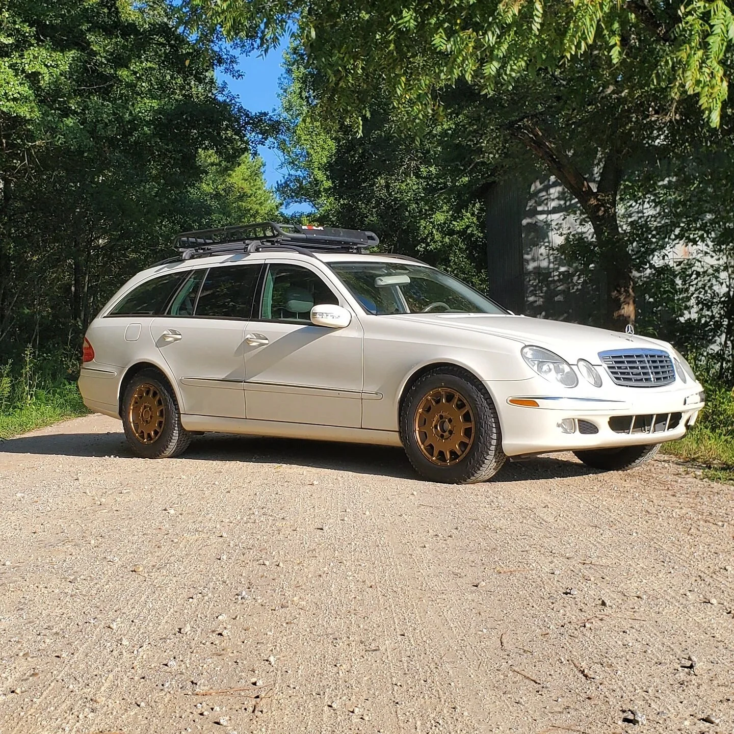 Project &quot;SAFARE&quot; is officially underway. Be sure to go check out the first video in the series over on my YouTube channel. Link to channel in my bio.

#mercedesbenz #mercedes #mercedesbenzeclass #eclass #eclass211 #eclasswagon #e320 #e320wa