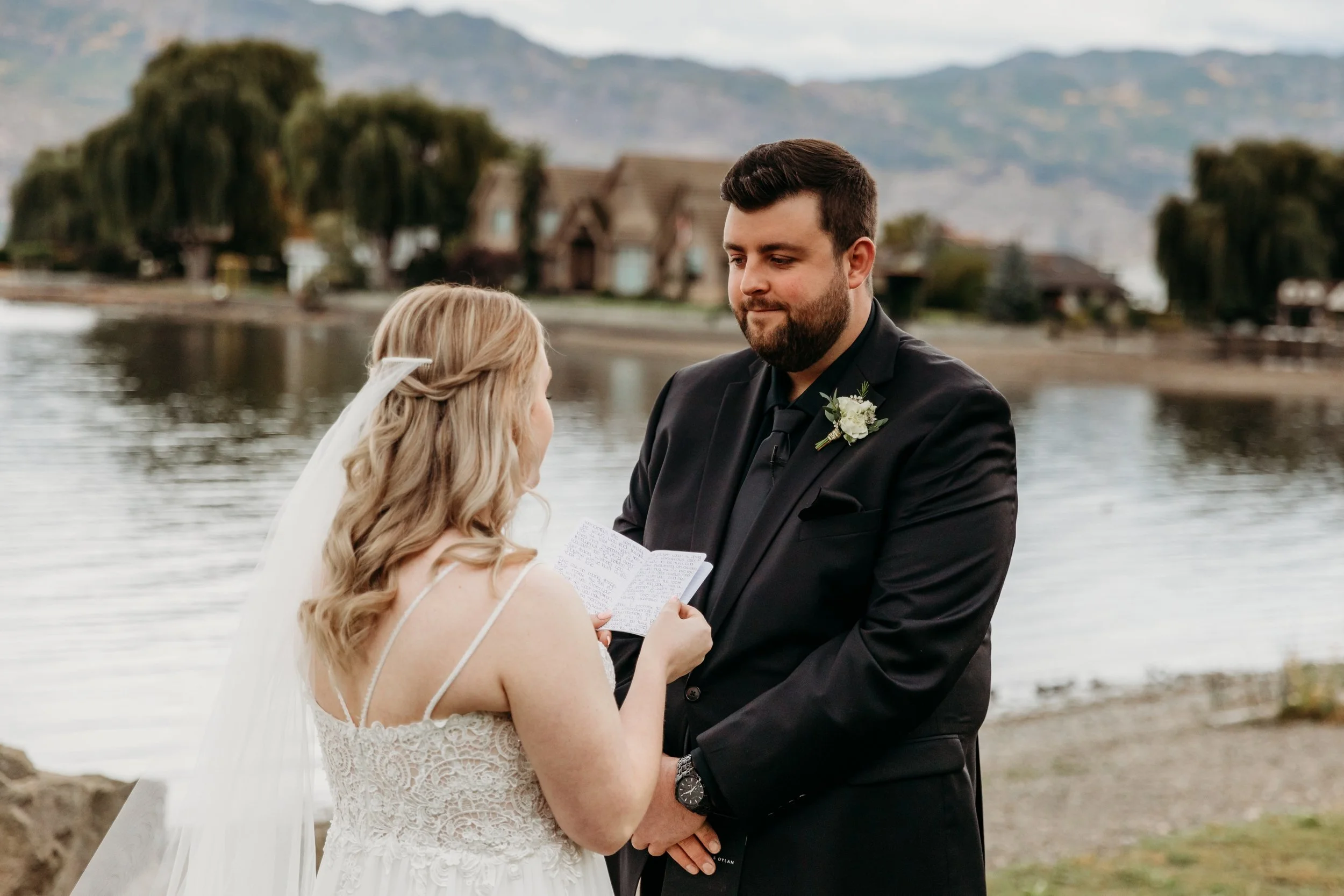 MomentsbyCailey_KelownaElopement_0053.jpg