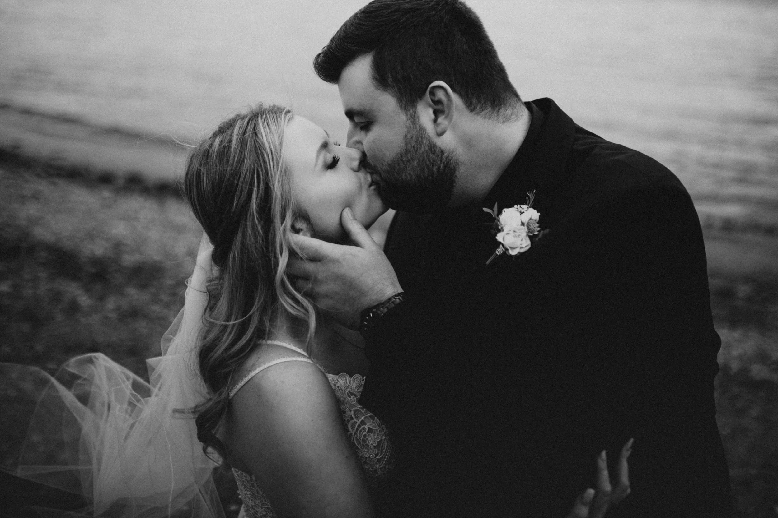 MomentsbyCailey_KelownaElopement_0090.jpg