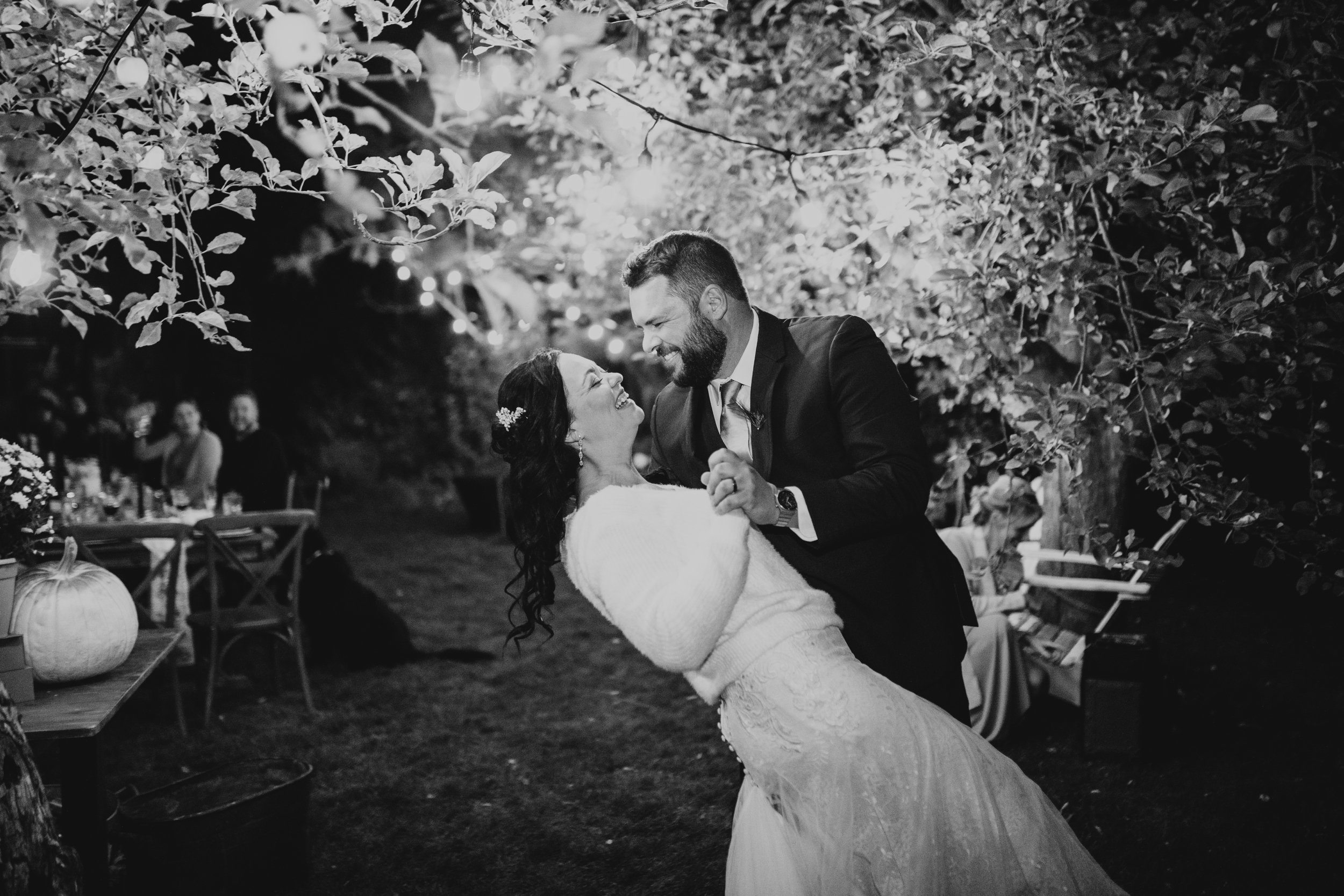 MomentsbyCaileyKamloopsWeddingPhotographer_MerrittBackyardWedding_0109.jpg