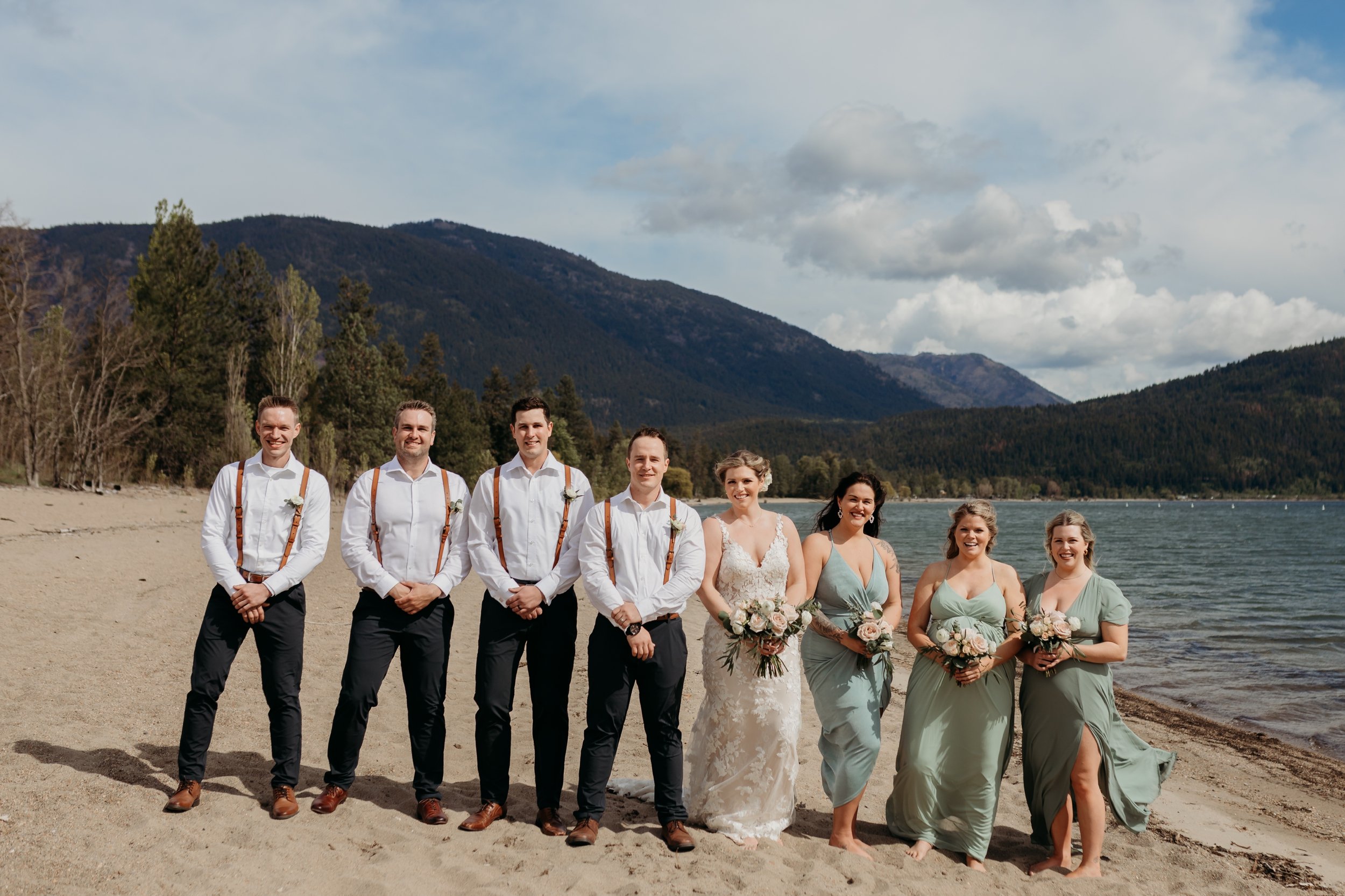 MomentsbyCaileyKamloopsWeddingPhotographer_ShuswapLakeBeachfrontWedding_0070.jpg