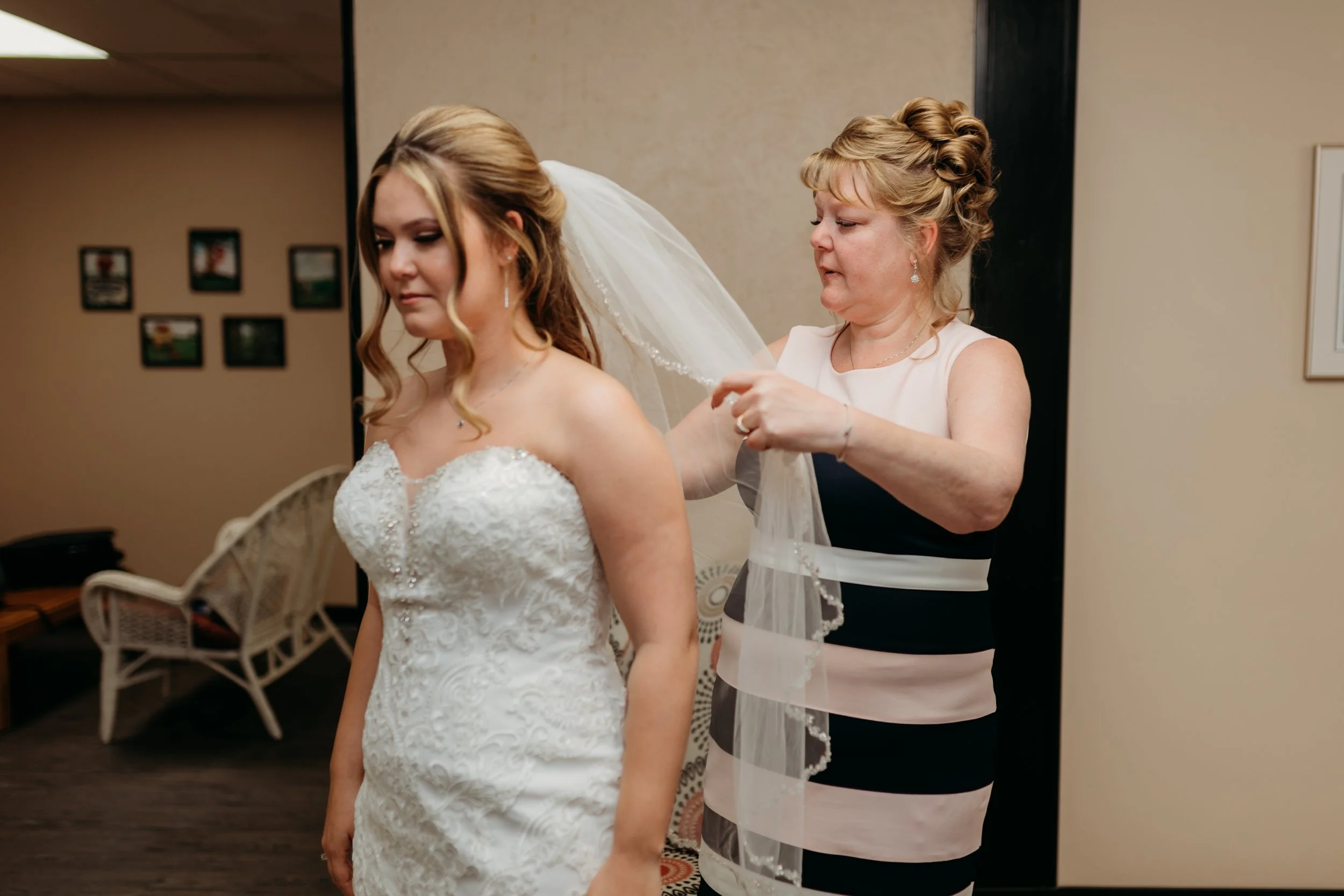 MomentsbyCaileyKamloopsWeddingPhotographer_SpringWedding_0030.jpg