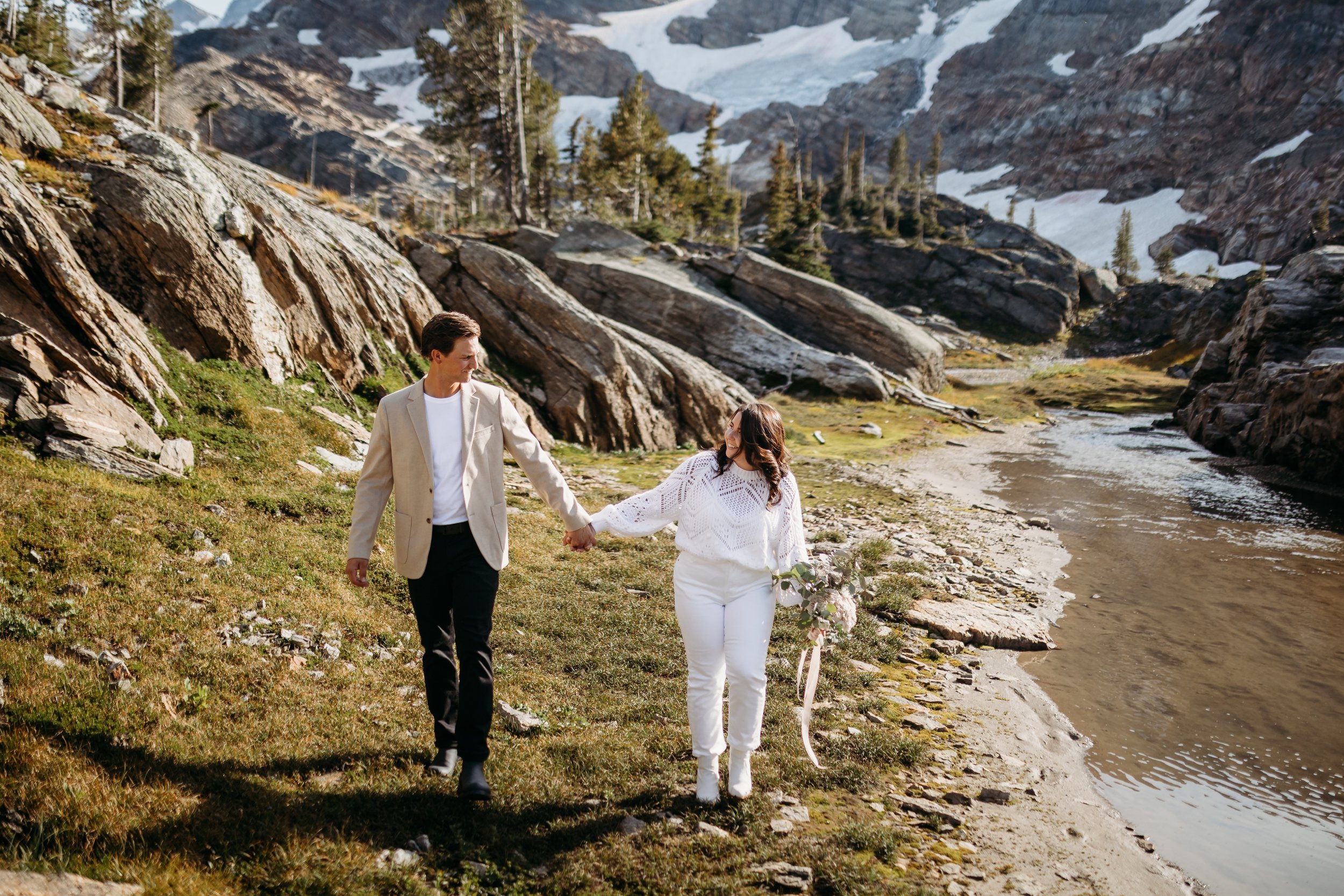 MomentsbyCaileyKamloopsWeddingPhotographer_GlacierHelicopterElopement_0047.jpg