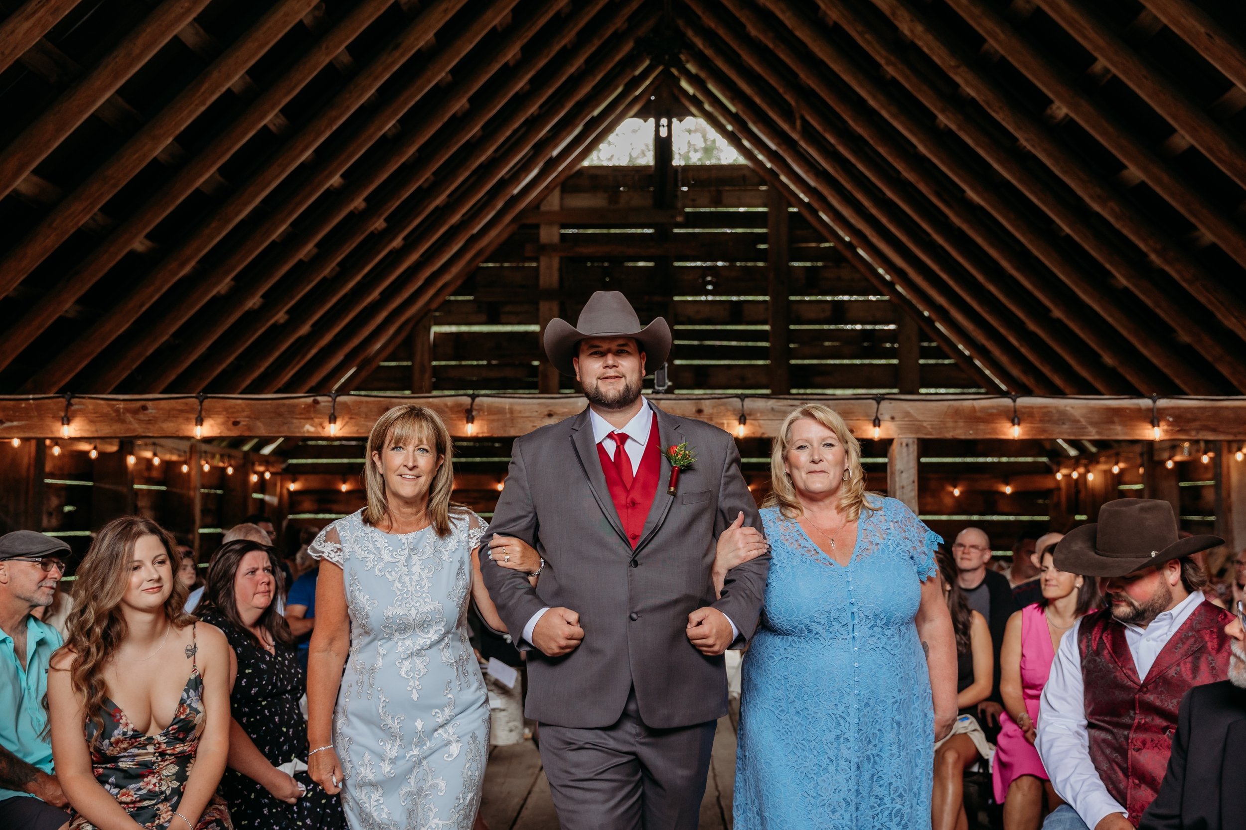 MomentsbyCaileyKamloopsWeddingPhotographer_SpringLittleCreekRanchWedding_0048.jpg