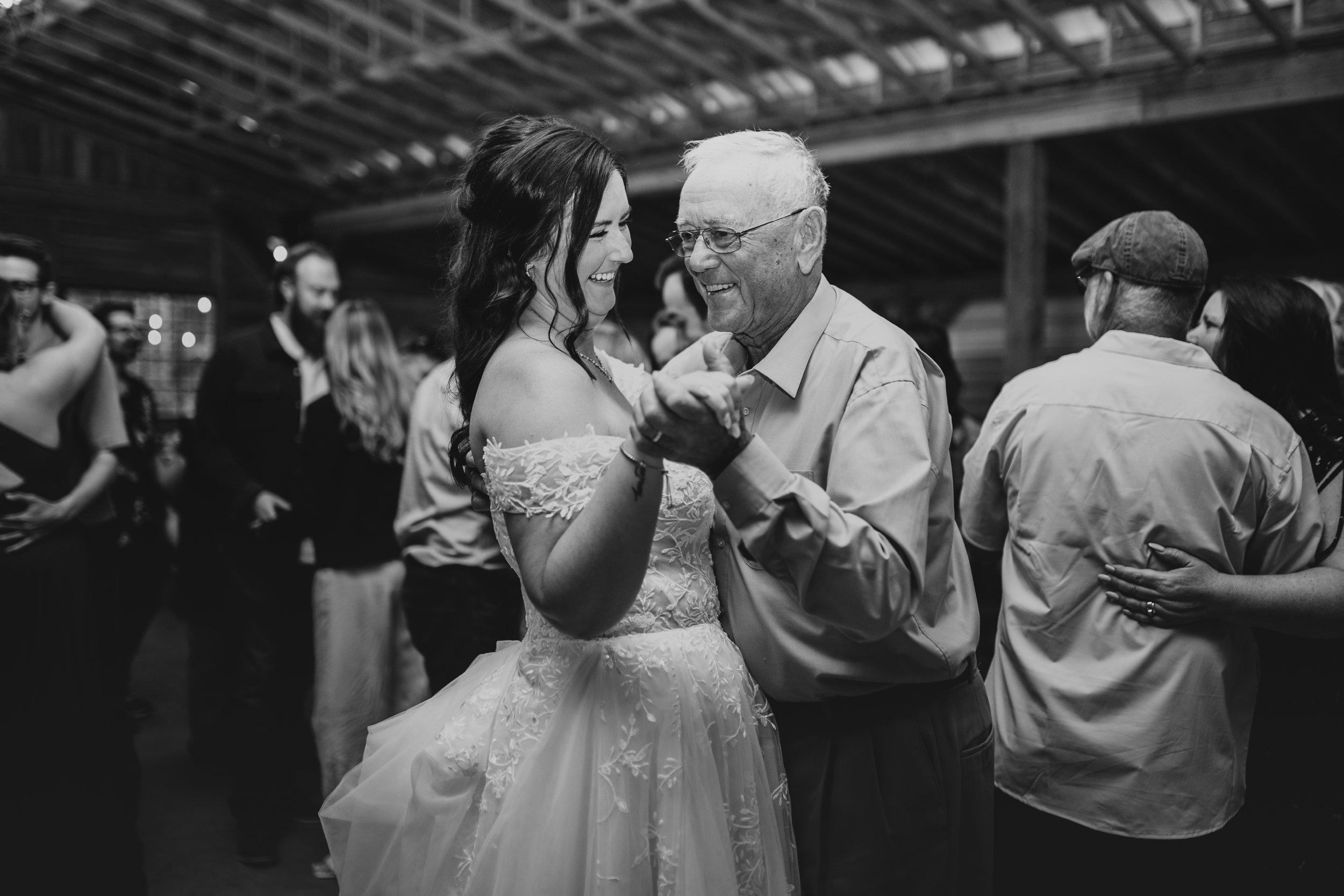 MomentsbyCaileyKamloopsWeddingPhotographer_SpringLittleCreekRanchWedding_0168.jpg