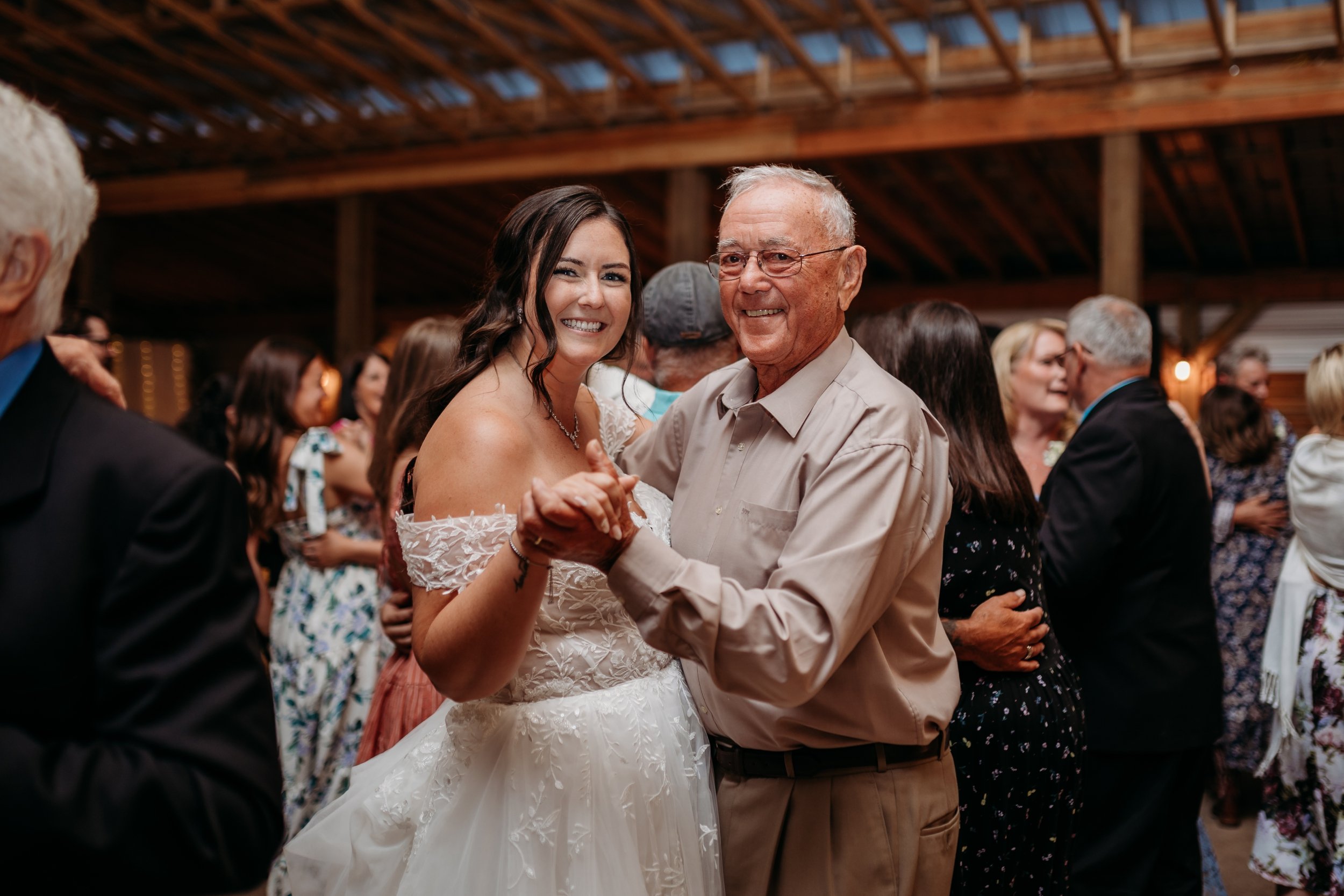 MomentsbyCaileyKamloopsWeddingPhotographer_SpringLittleCreekRanchWedding_0169.jpg