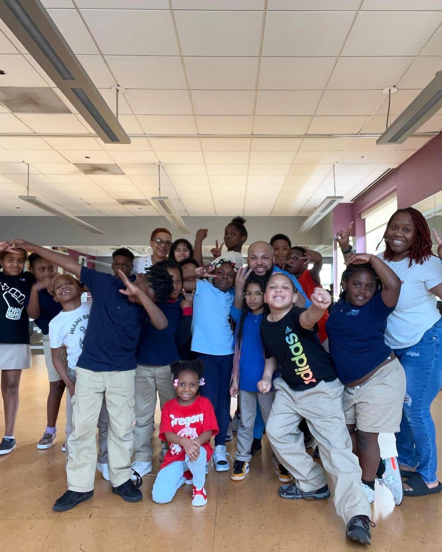 Our classes at @bbfcenterforthearts have been off the charts! 📈 @chris_maddog_fwk and @quellaa.g brought the fun, and the students brought the 🔥! 

#creativenetwerk #nonprofit #nonprofitdance #youthdance #bbfcenterforthearts #chicagodance #chicago 