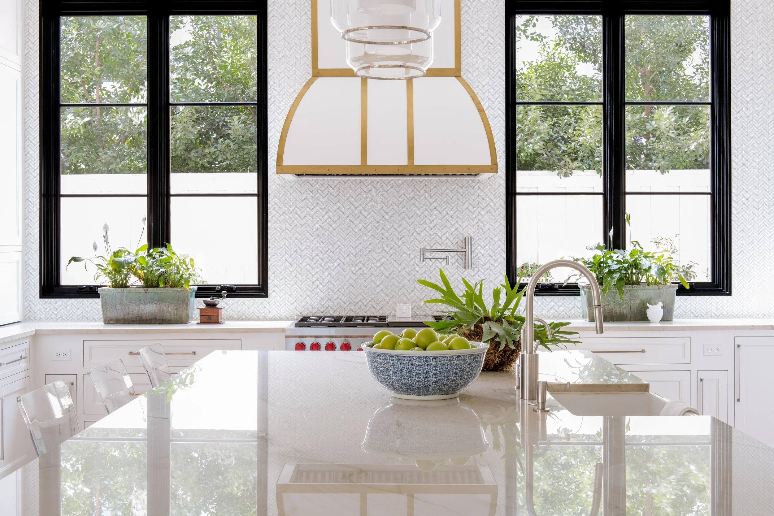 3909 Southwestern-13.jpg