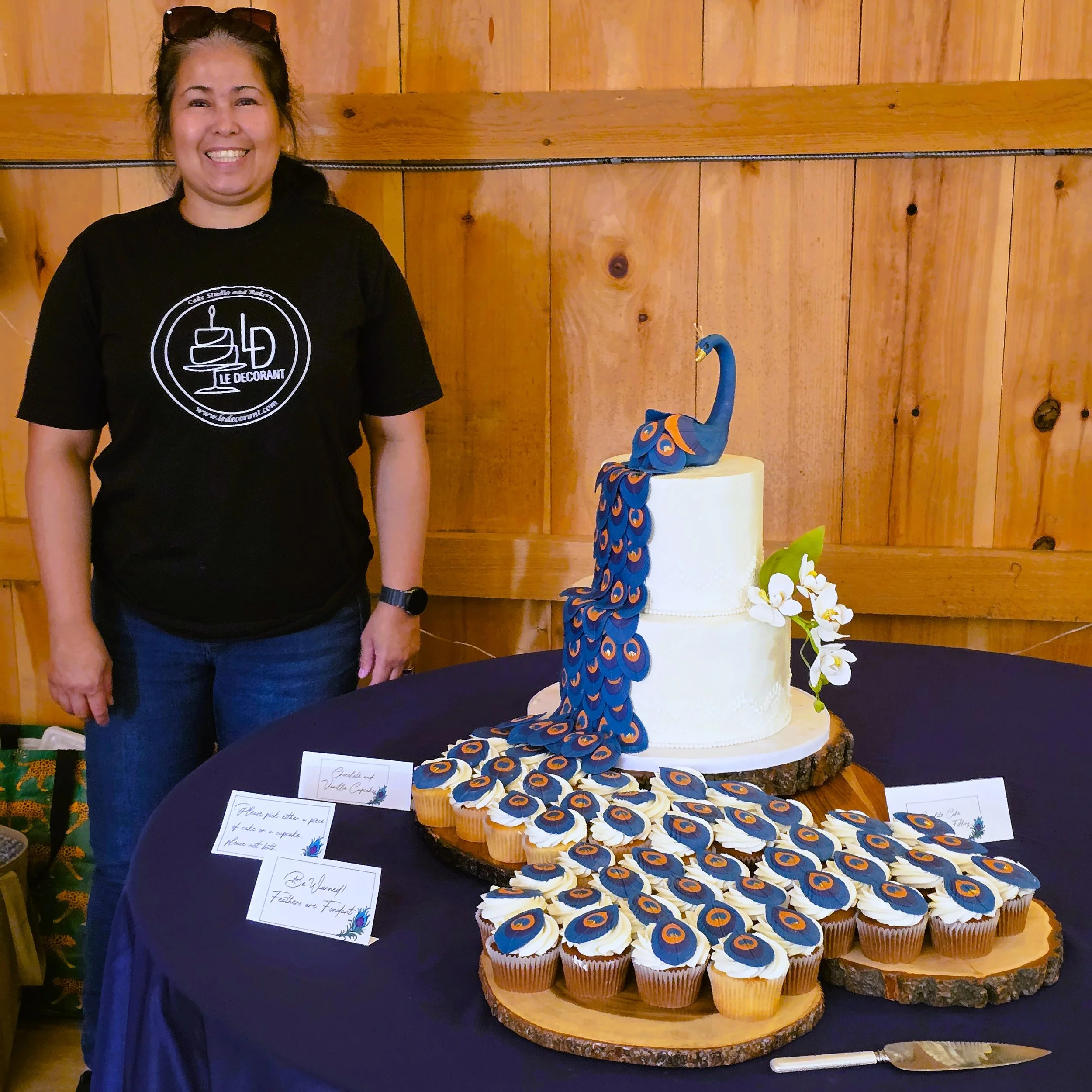 This was a big project! I made the feathers ahead of time, then the peacock topper, then the cupcakes, decorated them, and finally everything came together at the table. I'm so happy!!!