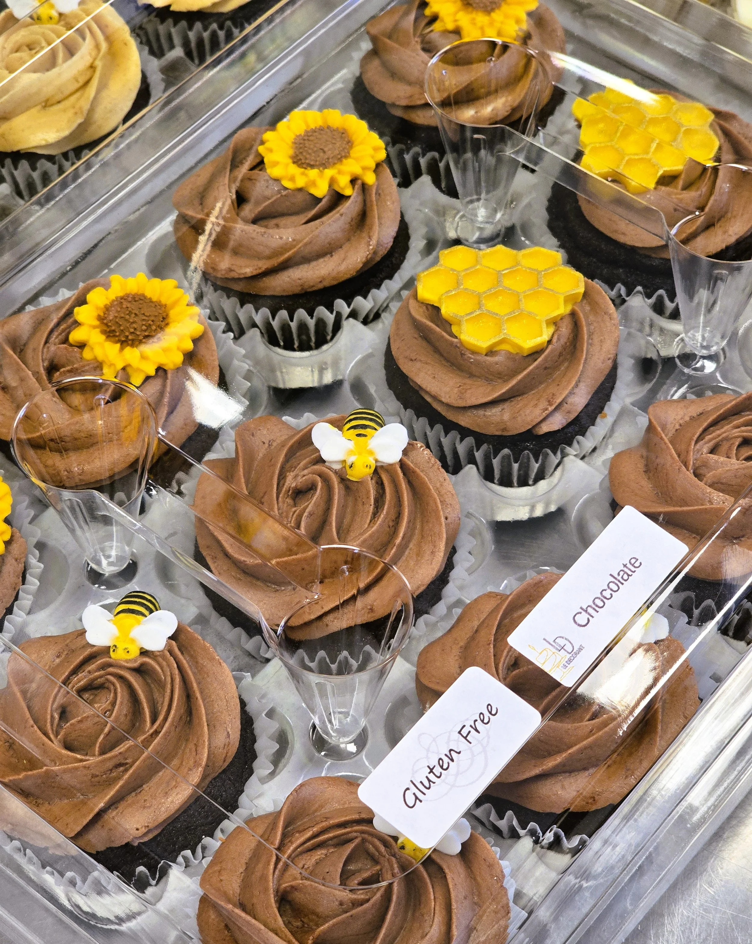 Bridal Shower cupcakes flower honeycomb and bee in chocolate.jpg