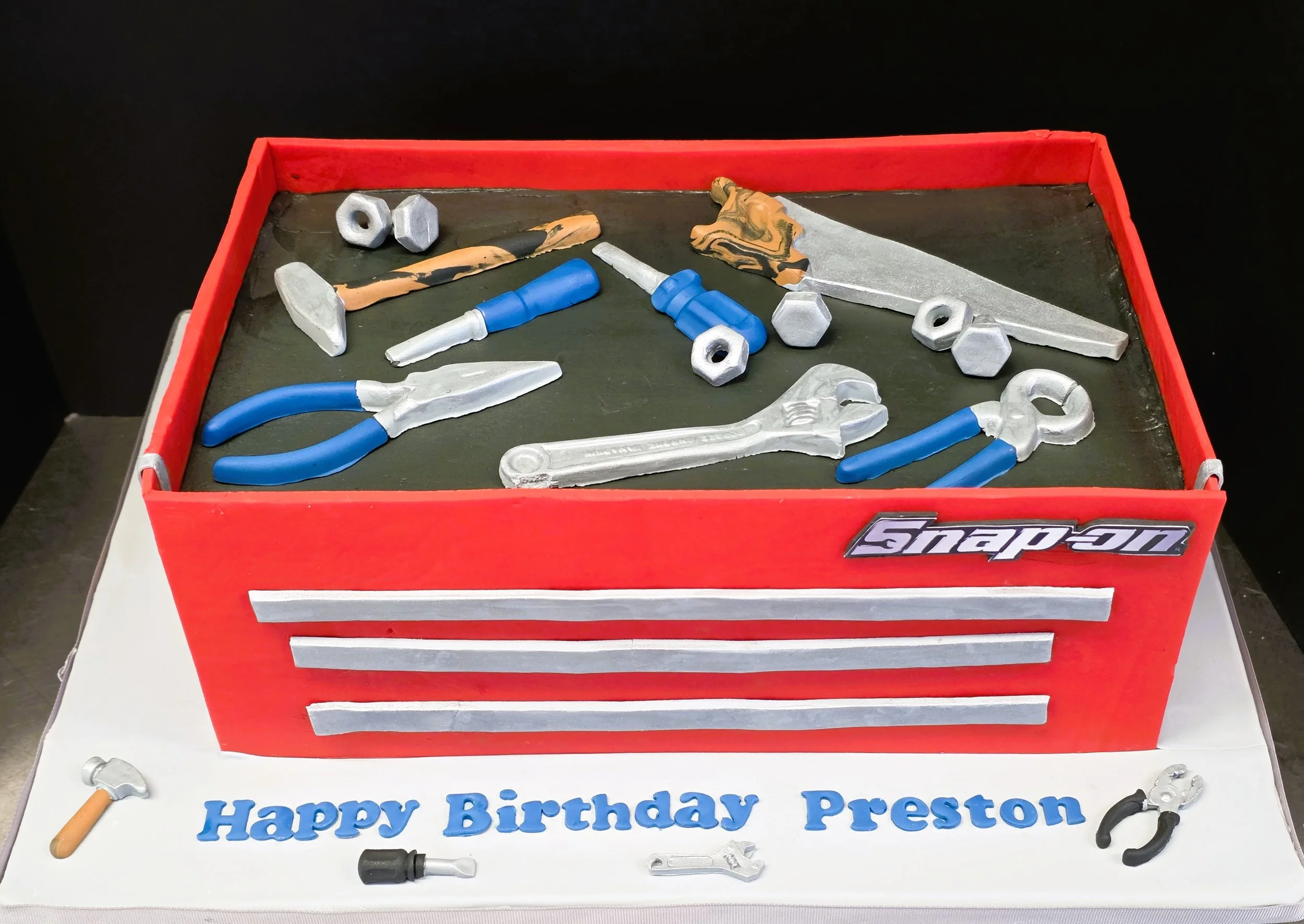 Birthday cake fondant SNAP-ON logo and many DIY tools.jpg