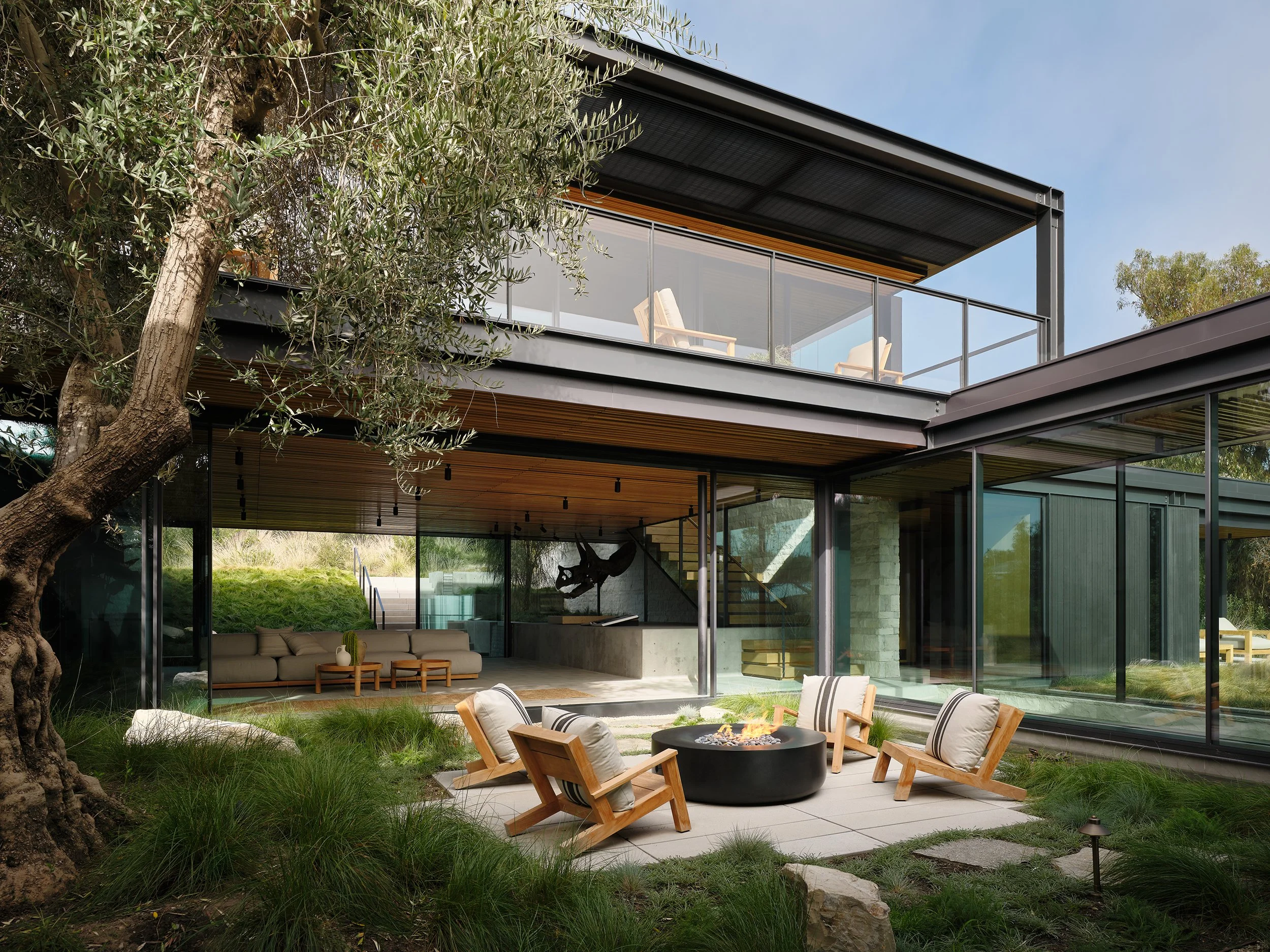 ParadiseCove-ExtCourtyard_Web.jpg