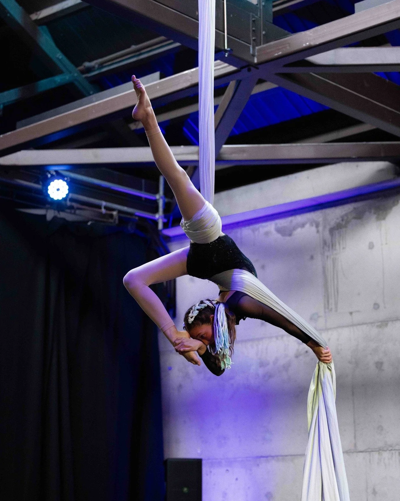 ✨️ AYAC Feature ✨️
NINA - Nina always shine with her bright personality and her smile! This year, she worked on a silk act and on a duo lyra act with her sister. Such strength and dedication!