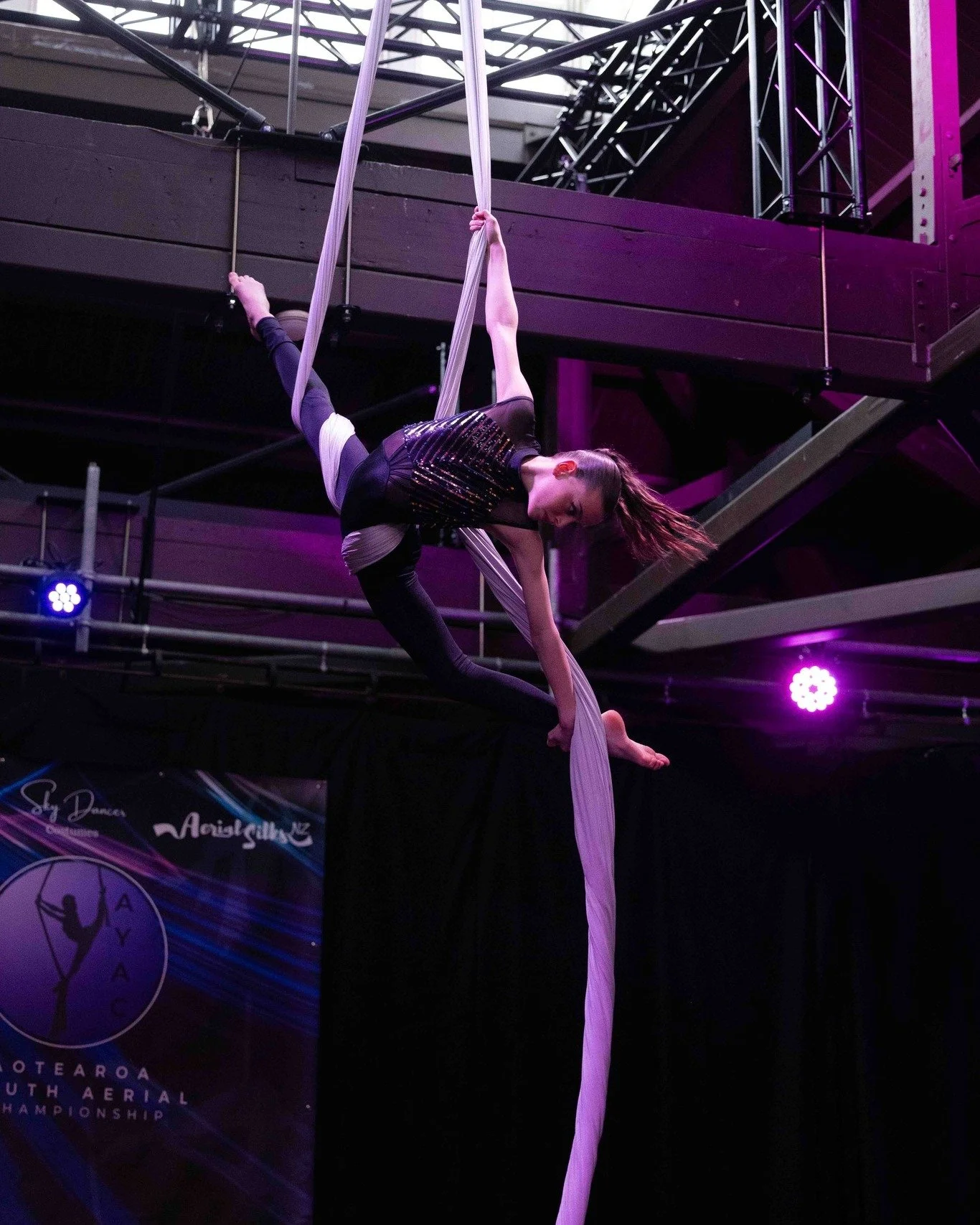 ✨️AYAC Feature ✨️ BREYA - With 4 years of Aerials under her belt, she's a shining example of what's possible when passion meets perseverance! Breya's determination propelled her to winning first place in the hammock category last year, and we can't w