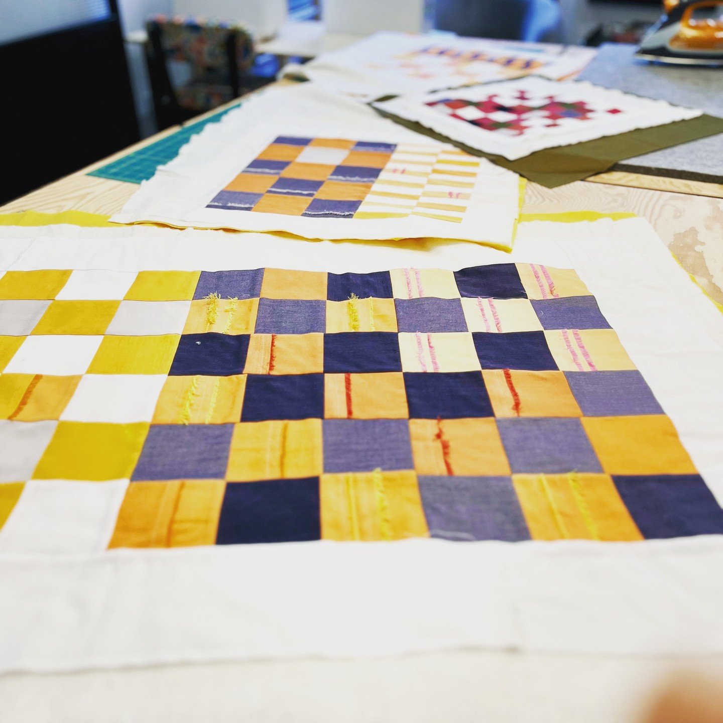 Here are various small and medium pieces basted and ready for handquilting.

Follow me to see the complete collection come alive!

#workinginaseries
#ModernQuilting
#ModernQuilts
#ninepatch
#modernquiltshow
#quiltingmagazine
#minimalistquilt
#quiltin