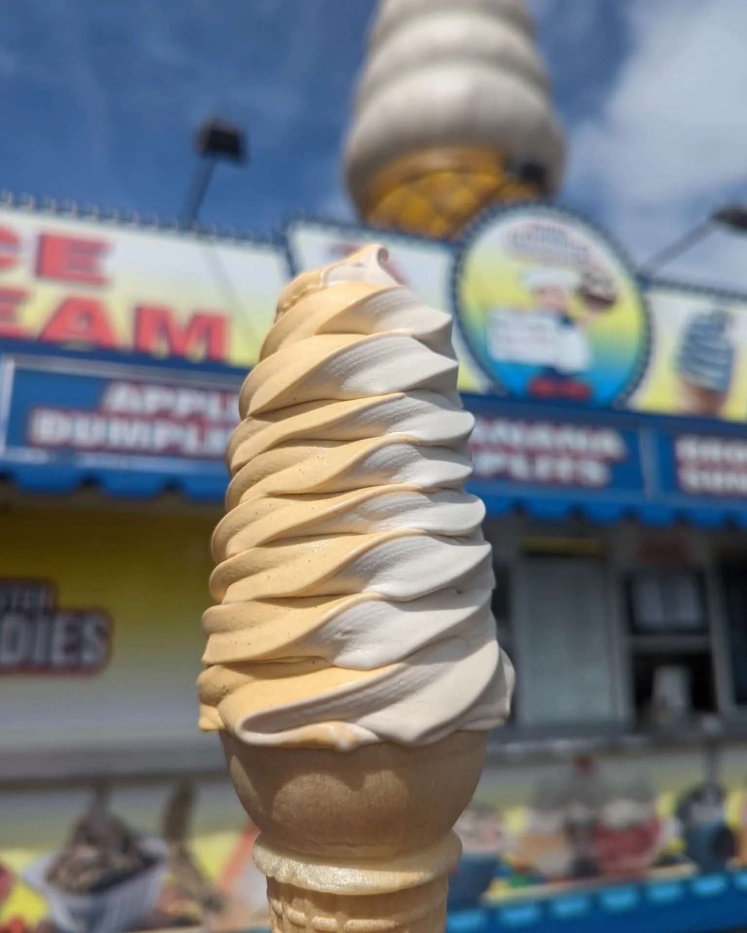 PUMPKIN & BISCOFF COOKIE BUTTER 🎃 🍪 are the new soft serve Flavors of the Week! Swirl them together for a PUMPKIN COOKIE BUTTER or get the flavors separate. ROLL your cone in crushed graham cracker. VIP tip: try our PUMPKIN ROLL SUNDAE with our