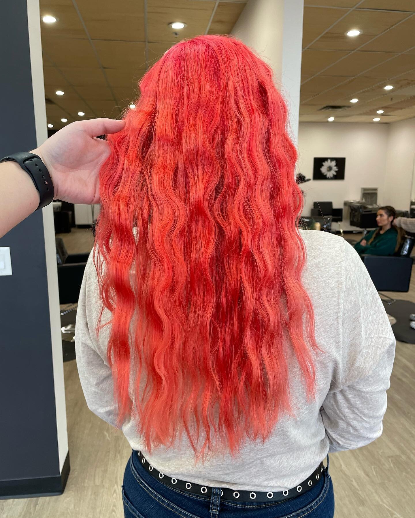 a little bit of color to spice things up 🌶️
•
•
•
#vivid
#vividhaircolor
#vividhair
#vividcolors
#utah
#utahhairsalons
#utahhairsylist
#utahhair
#hairsalon
#slchairstylist
#slchair
#slchairdresser