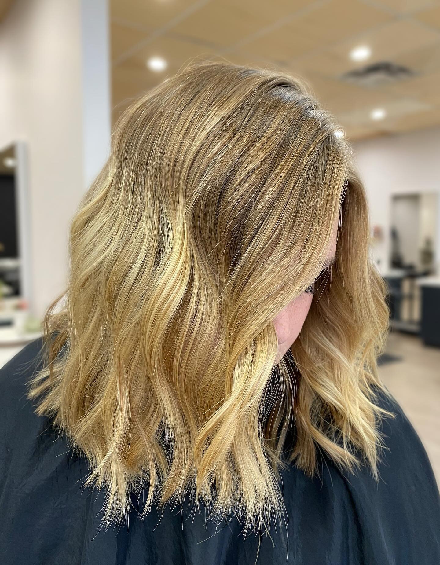honey blonde 🤌🏻😚
we glossed her previous blonde to something a little bit warmer!
-
-
-
-
#hairstylist #utahhairstylist #utahhair #utahsalon #slchair #prioritysalon #extensionsutah #slchairstylist #slchairstylists #sandyutahsalon
