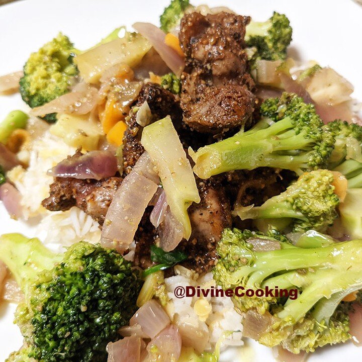 A take of beef and broccoli but using gizzard. A savory dish that is paired with broccoli, rice, and beans. No soy here. The combo creates an explosion in your mouth. #divinecooking #whatsfordinner #riceandbeans #gizzards #dinner #food #eating #foodi