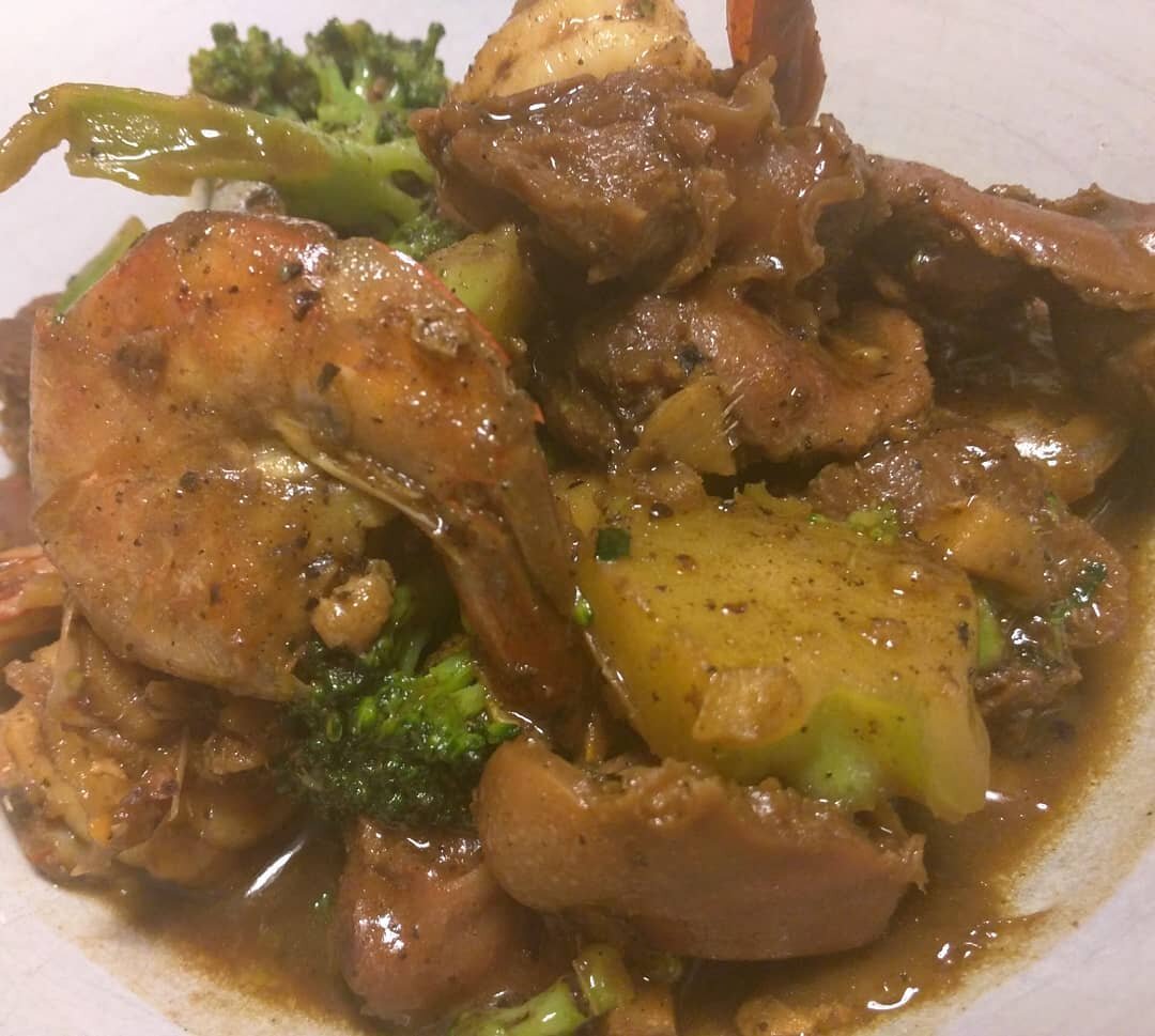 Broccoli, gizzard, and shrimp mix. A peppery delicious banger to kickstart your Halloween. #gizzard #broccoli #shrimp #paleo #foodie #mywaist #food #meatlover #eating #divinecooking