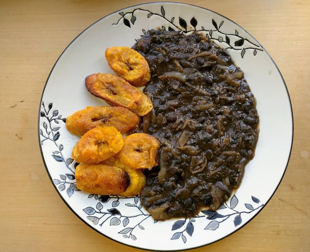 Spicy black bean onion with ogede. #beans #plaintains #blackbeans #blackbeansoup #ogede #food #foodie #eating #vegetarianrecipes #healthy @divinecooking