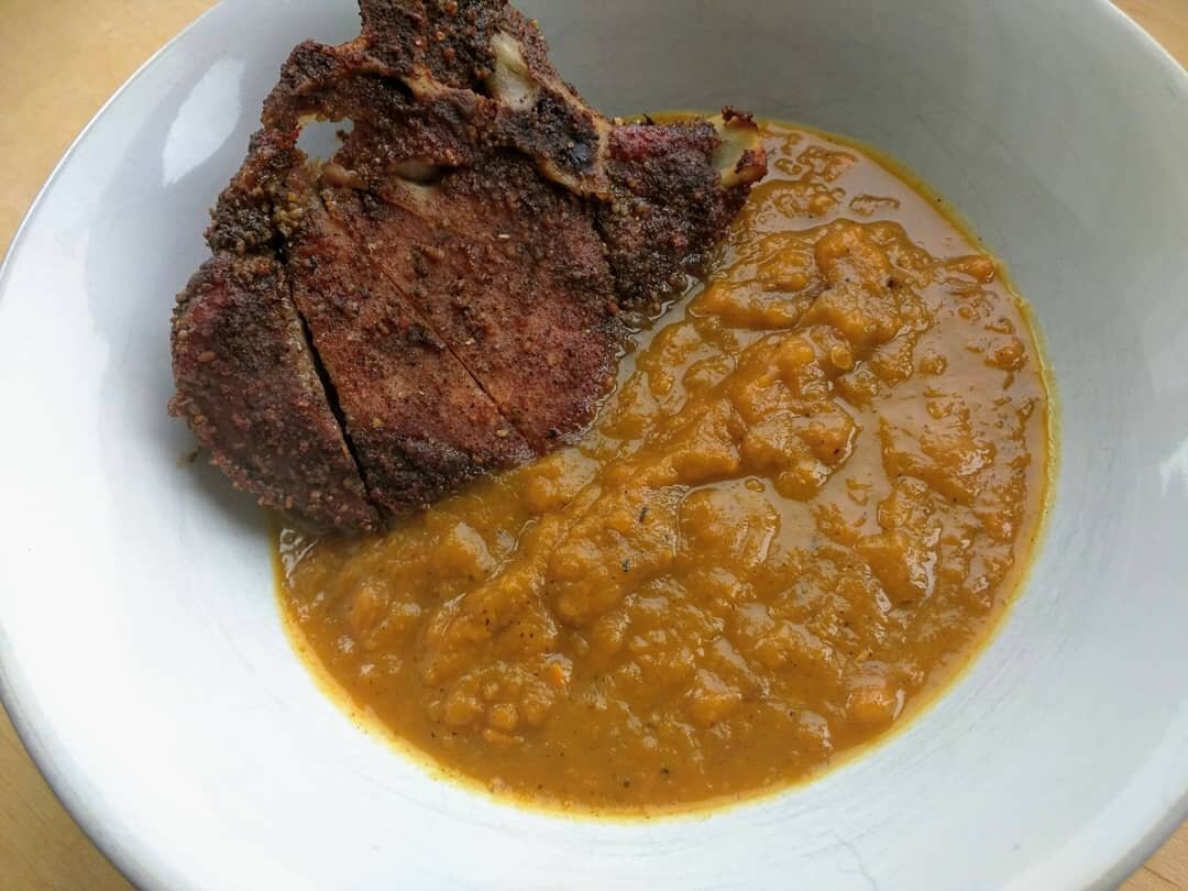 Sweet potato porridge with spiced barbecue pork ribs. Porridge served with homemade pickled onion. It can be eaten with or without pork. Soup is homemade dfs base. #food #porridge #soup #pickledonions #pork #barbecue #lean #goodeating #comfortfood  @