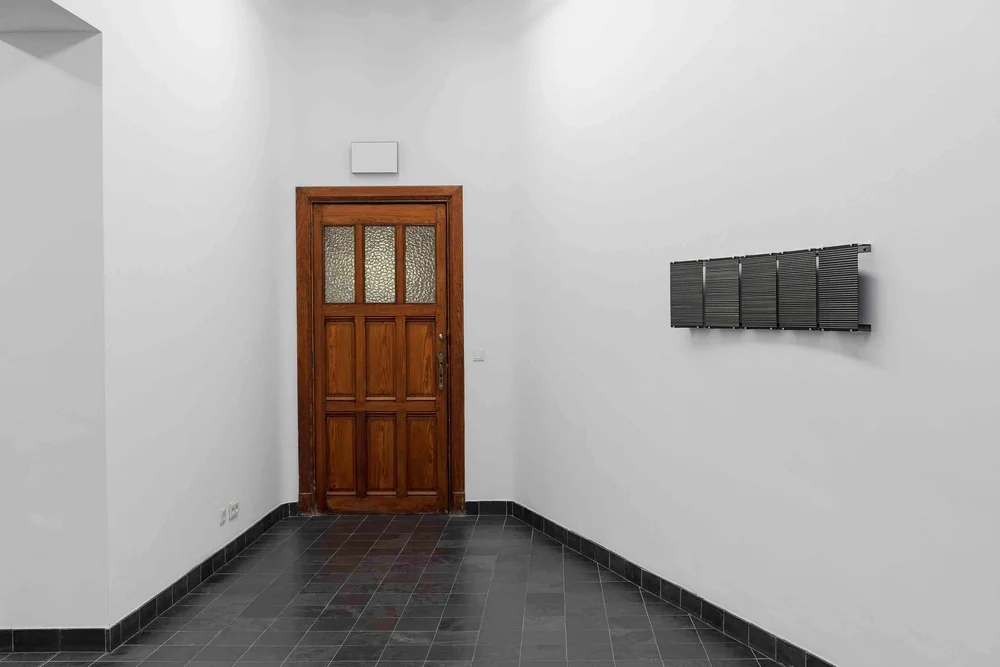  Thomas Hitchcock,  Abstract Entities  at KIOSK, Ghent, Belgium, 2025. Photo: Courtesy the artist 