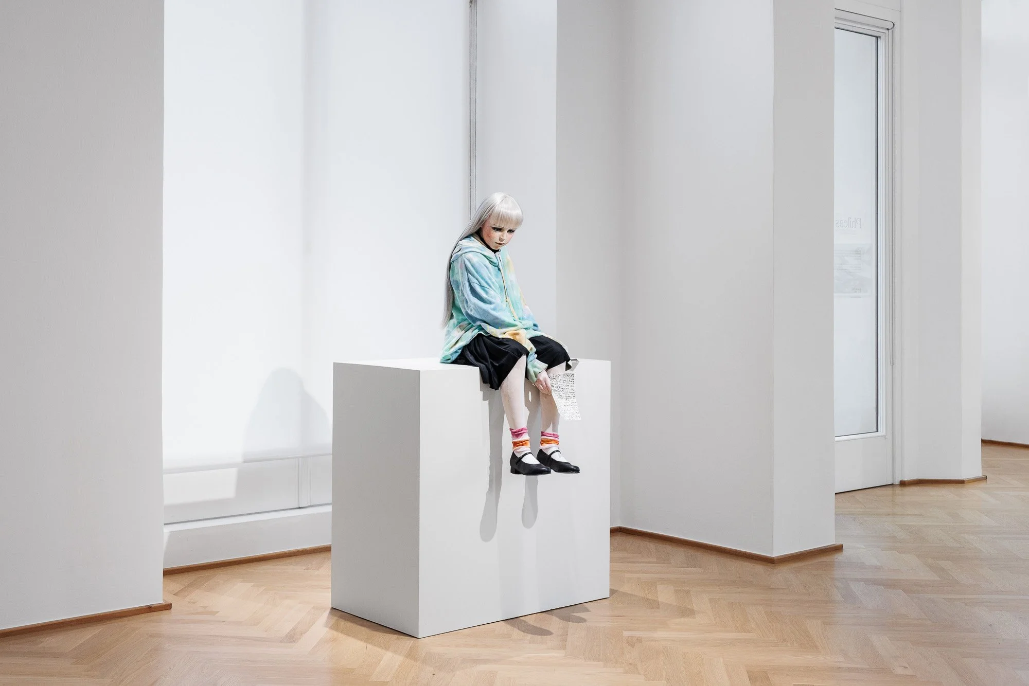  Gisèle Vienne,  ROSE - Doll , 2003-2024, installation view of  LOVE   LETTER  at Phileas, 2025. Photo: Kunst-Dokumentation.com/Manuel Carreon Lopez 