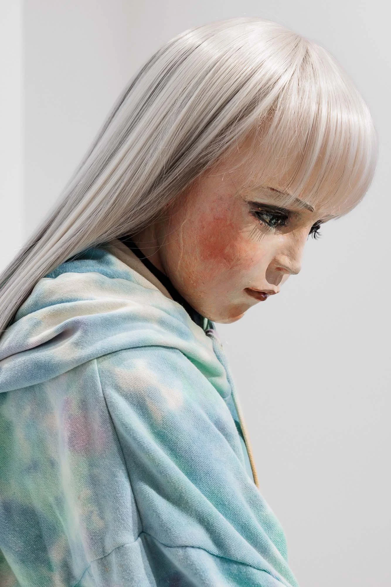  Gisèle Vienne,  ROSE - Doll , 2003-2024, installation view of  LOVE   LETTER  at Phileas, 2025. Photo: Kunst-Dokumentation.com/Manuel Carreon Lopez 