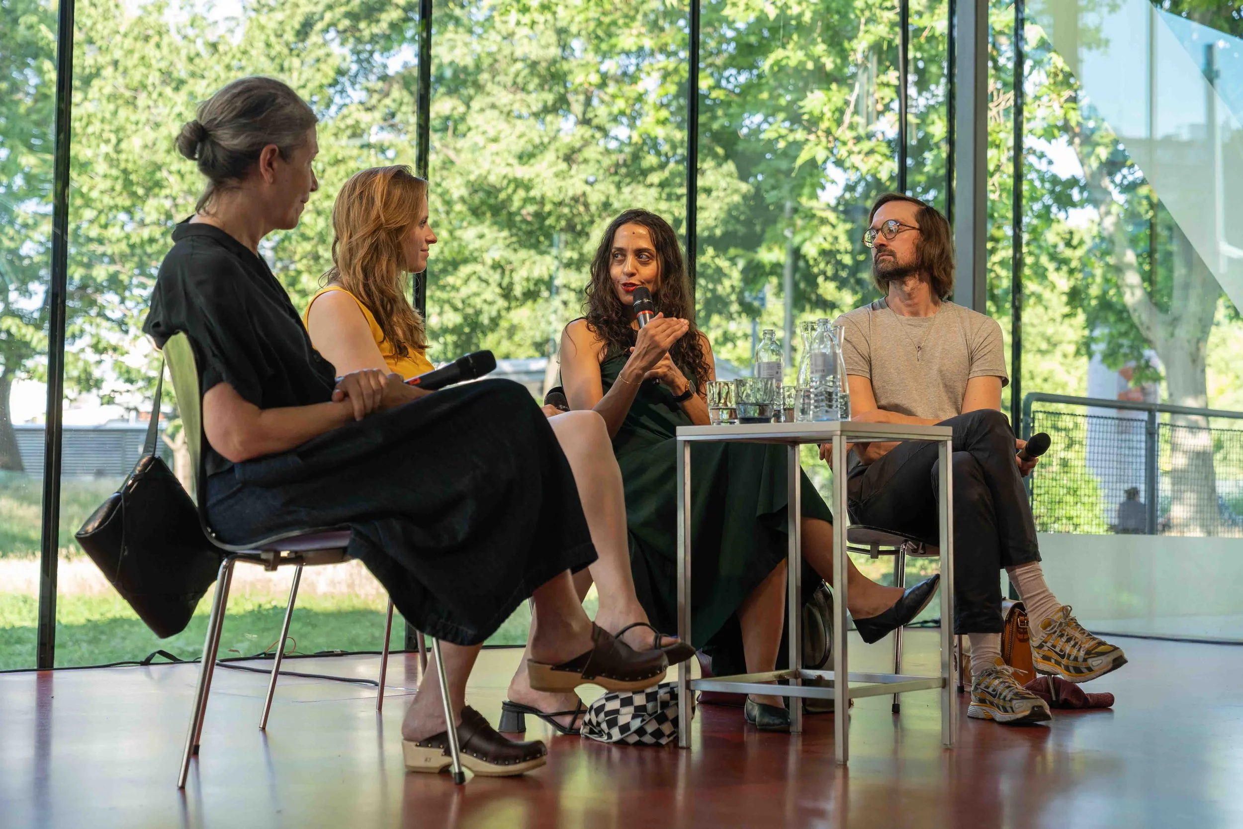 Lebt und arbeitet in Wien Talks: The Artist as Teacher in Vienna