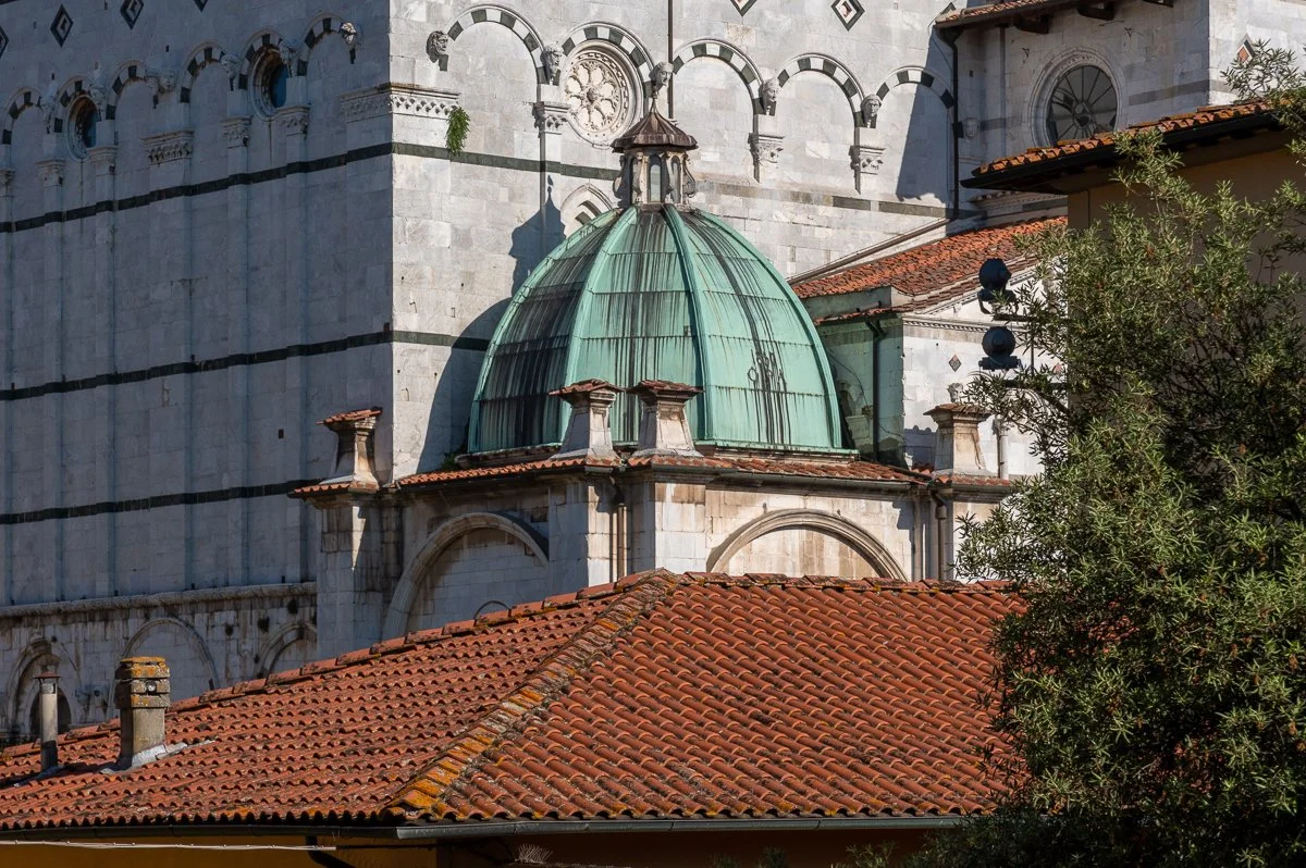 LUCCA: LA CITTÀ DELLE CHIESE E DEI COMMERCI