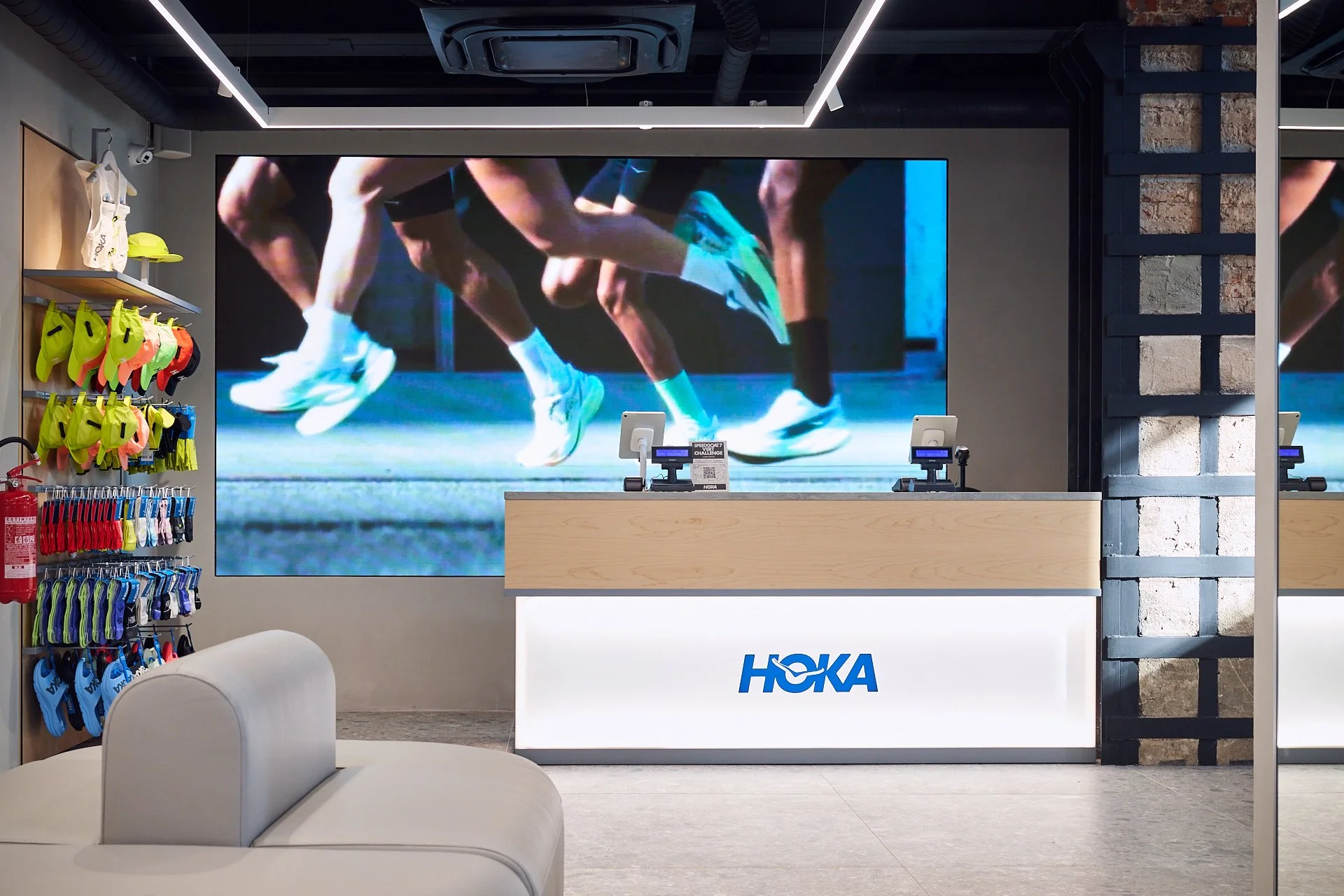 2026_04_16_HOKA_Milan__UBS9005.jpg