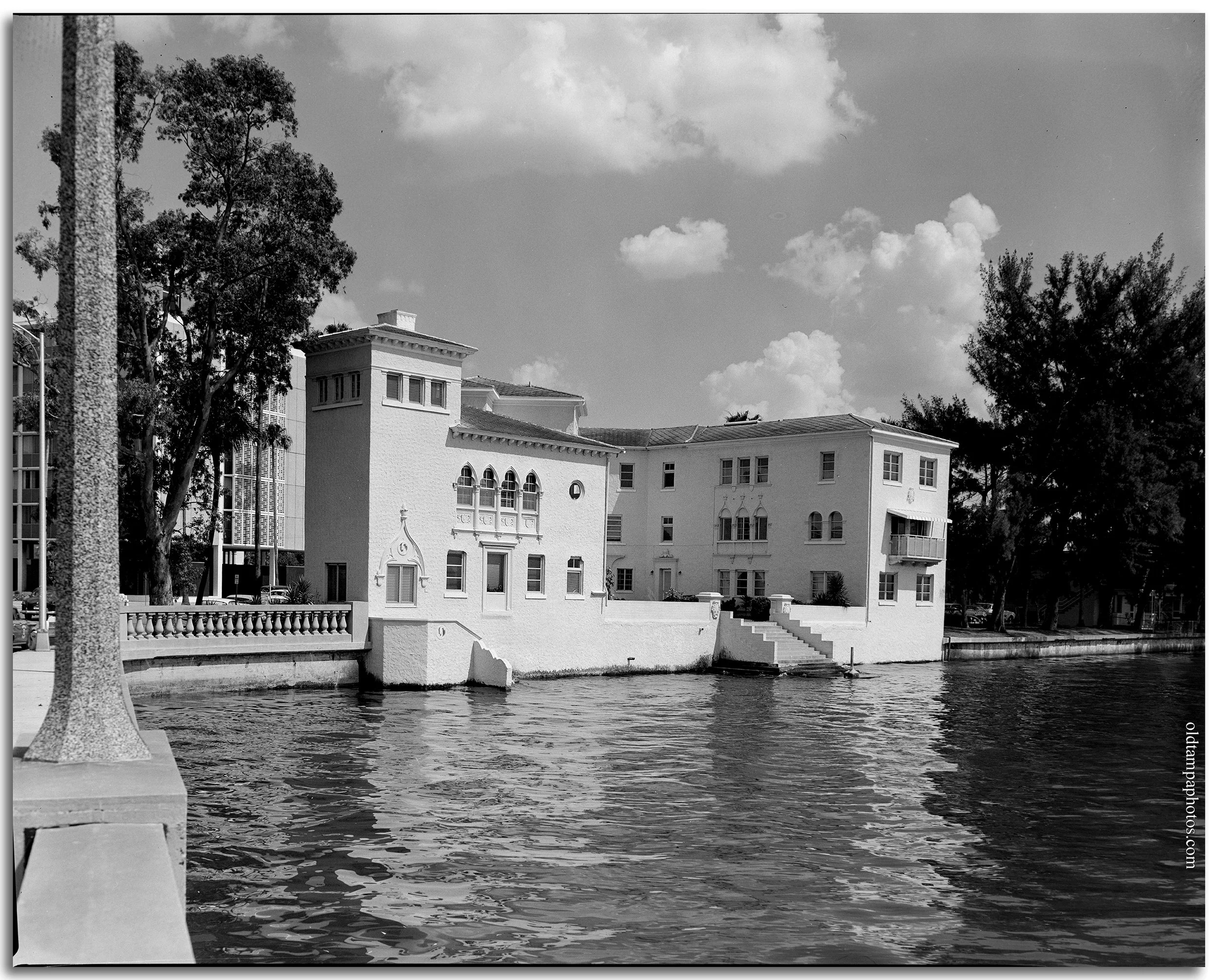 Venetian Apartments, 2 Davis Blvd.