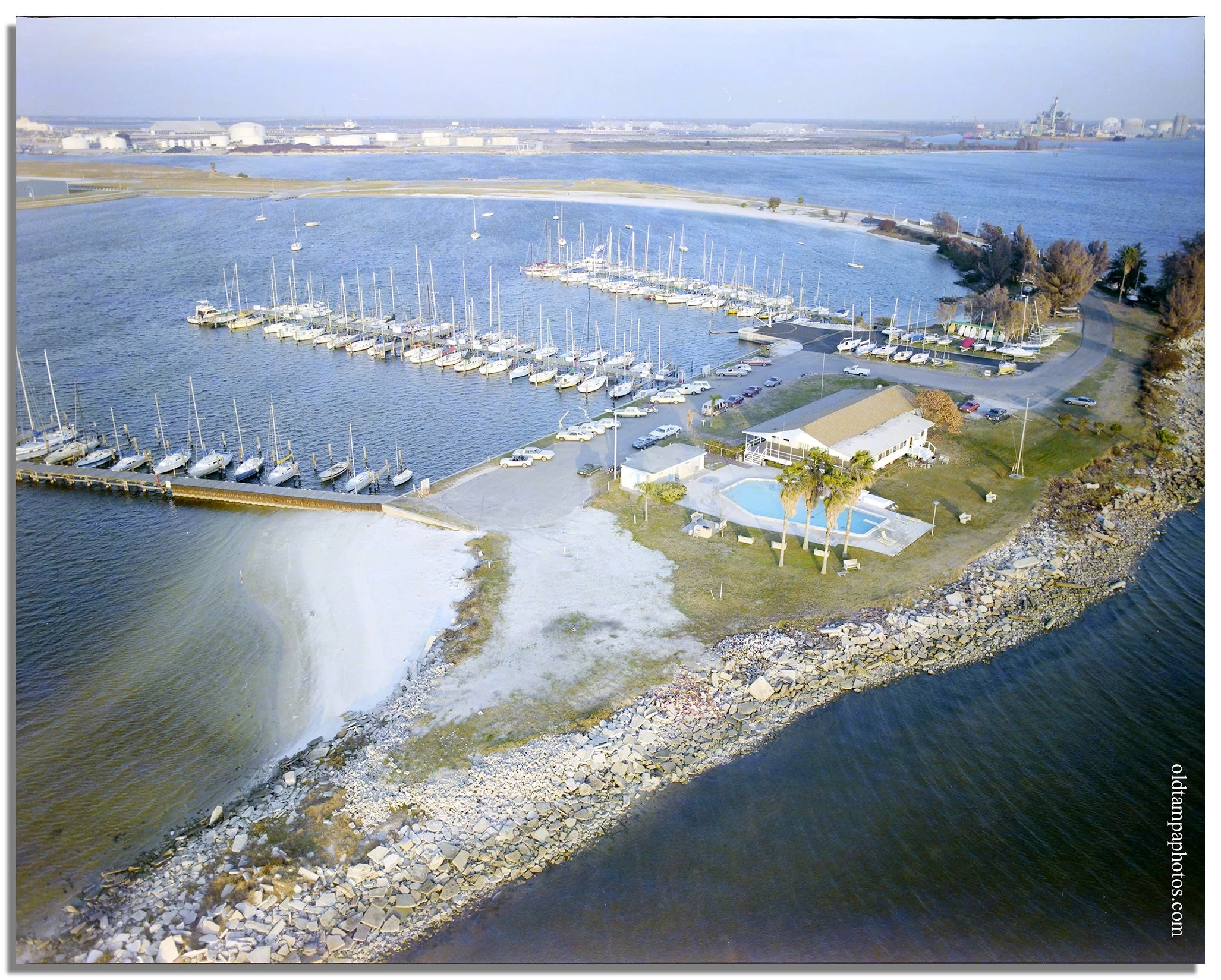 Davis Islands Yacht Club, 1315 Severn Ave
