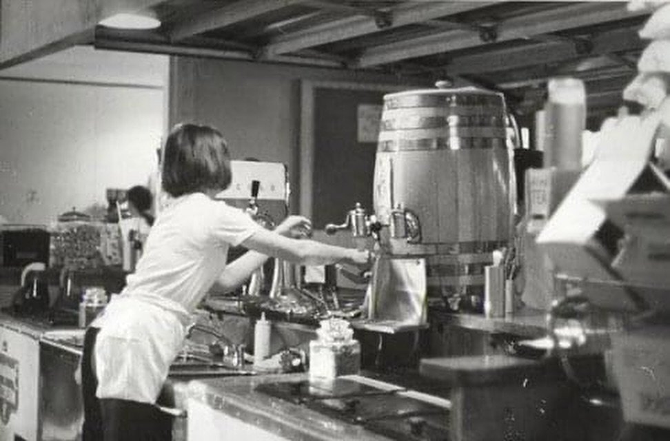 Does this root beer barrel look familiar?🤔 The Jigger Shop has been a summer tradition for families for 128 years. Share your Jigger Shop tradition with us in the comments!

#jiggershop #mtgretna #summer #rootbeerbarrel #thejiggershop #icecreamparlo