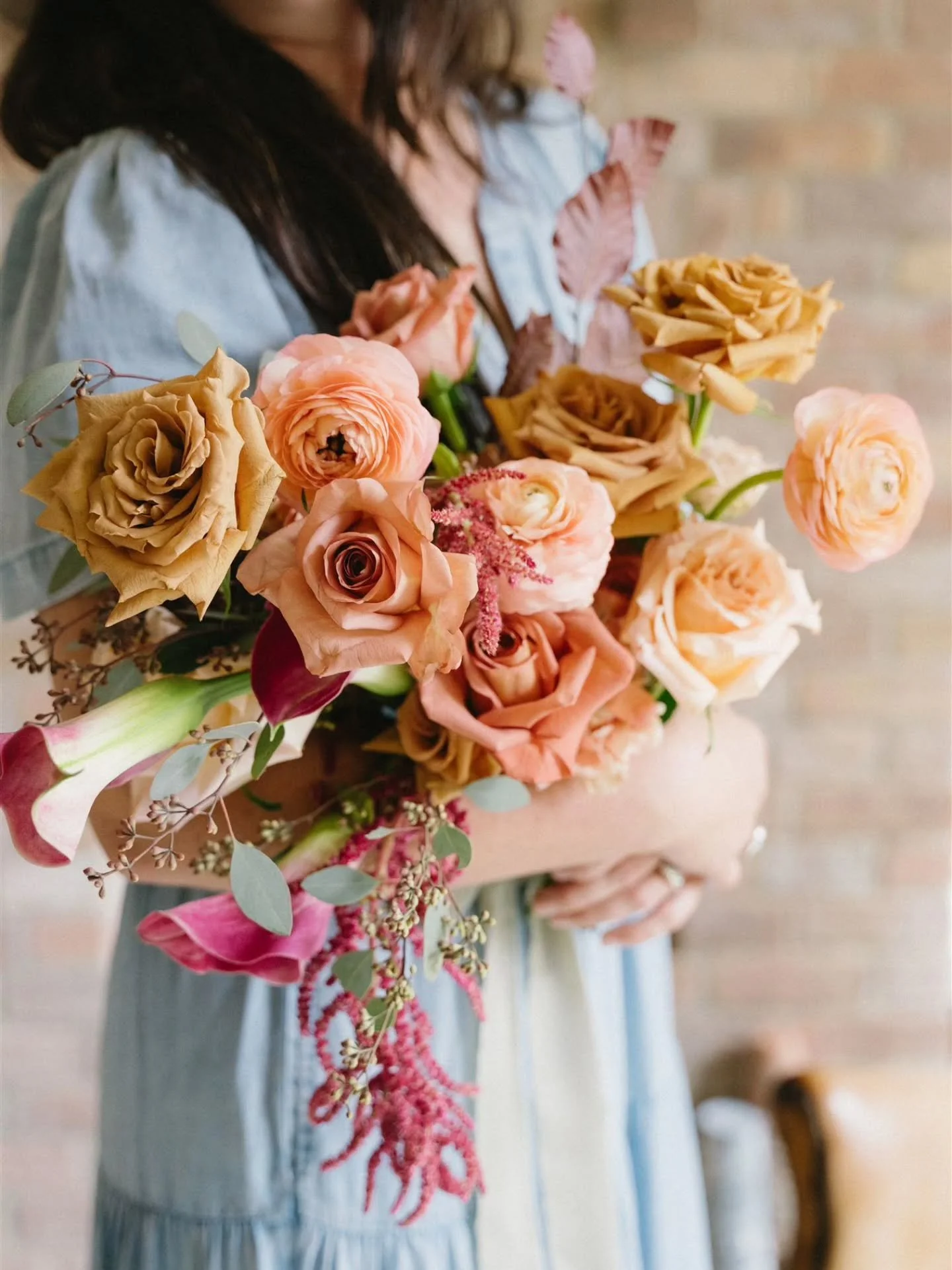 Happy Halloween! 🧹🧙&zwj;♀️🎃👻🍁 

Just three more weeks of weddings before we tuck in for a little winter nap. Grateful, tired, and so inspired by this season of love + flowers. 🌙💐

📷 @edgerlyphotography

#yarrowandjames #happyhalloween #weddin