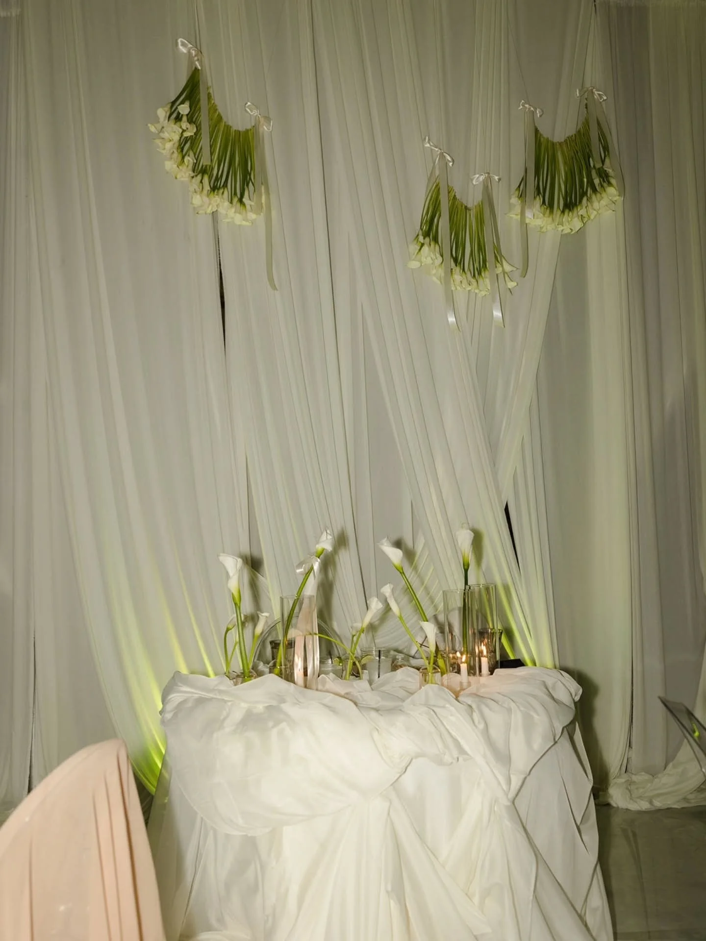 &ldquo;Luxury isn&rsquo;t louder flowers. It&rsquo;s intentional ones.&rdquo;

Pantone&rsquo;s Color of the Year: Cloud White reminds us that restraint is its own form of confidence.

As humans, we&rsquo;re naturally drawn to color&mdash;but there&rs