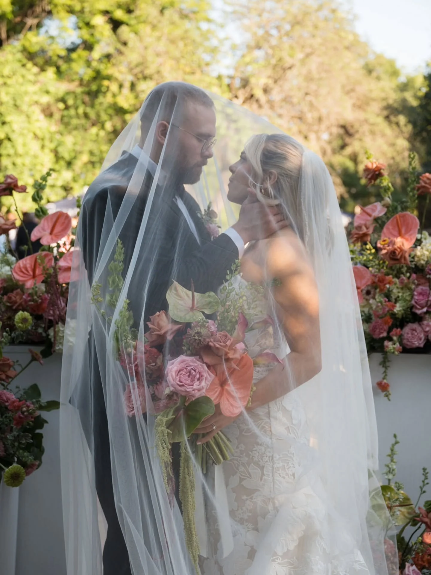 For the couple who wanted their flowers to feel like art&mdash;not d&eacute;cor. 🩷✨️

The Donnermeyers are married, y&rsquo;all, and we&rsquo;re still not over it. Thank you both for trusting us with full creative freedom&mdash;to tell your story th