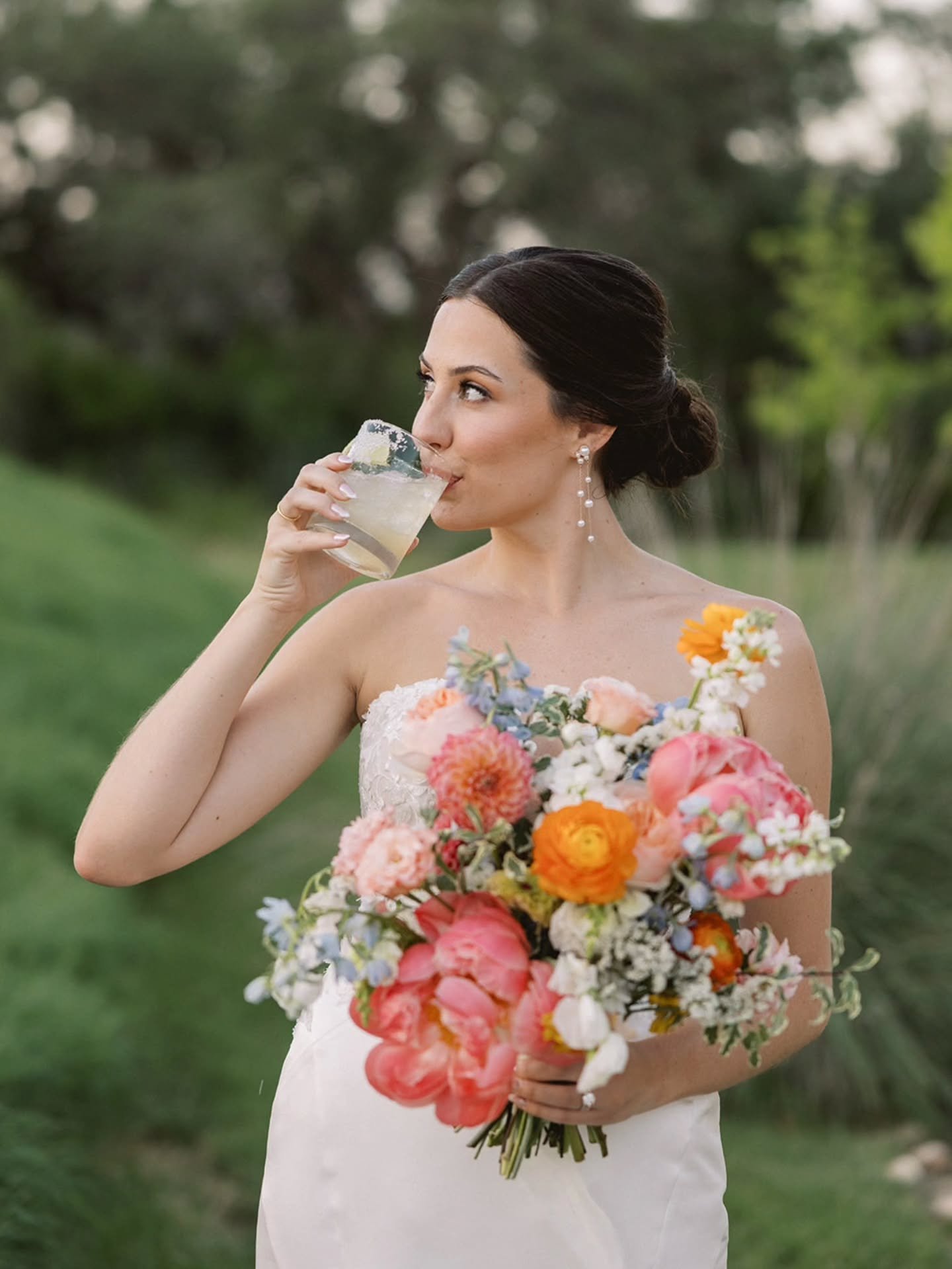 Cheers to peony &amp; dahlia season 🌸✨

A little wedding planning tip from your florist: if these dreamy, sought-after blooms are on your must-have list, choose your date wisely. Peonies and dahlias are fleeting beauties that truly thrive May&ndash;