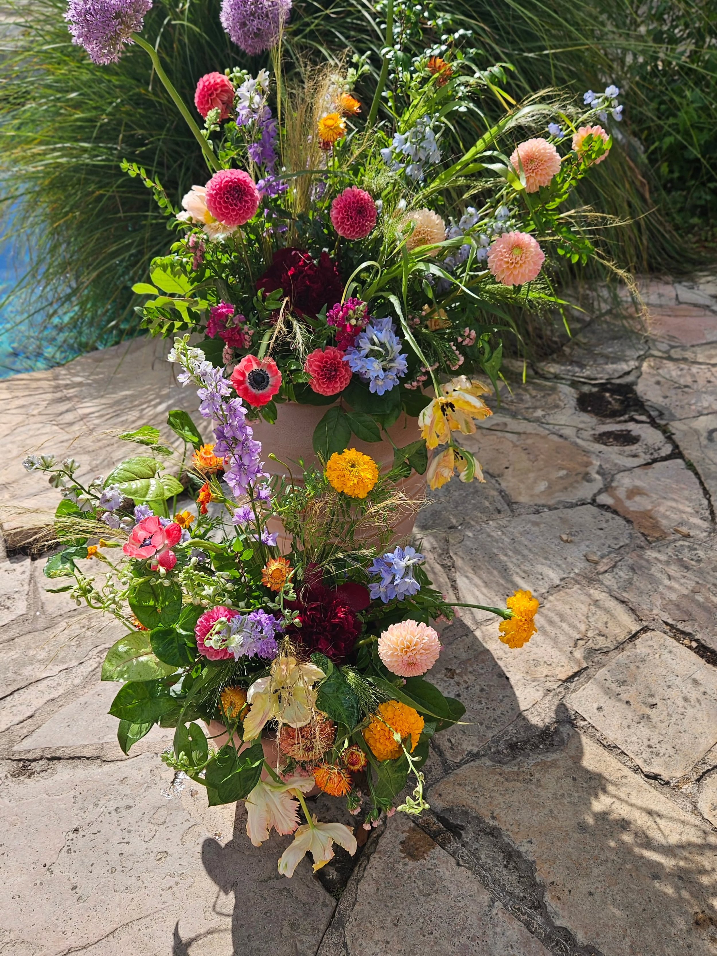 When your florals work with the venue, not against it ❤️

Rachel and Matt's wedding felt like it belonged exactly where it was&mdash;Texas wildflowers at their peak, weaving through the landscape like they had always been there.

Soft, seasonal, and 