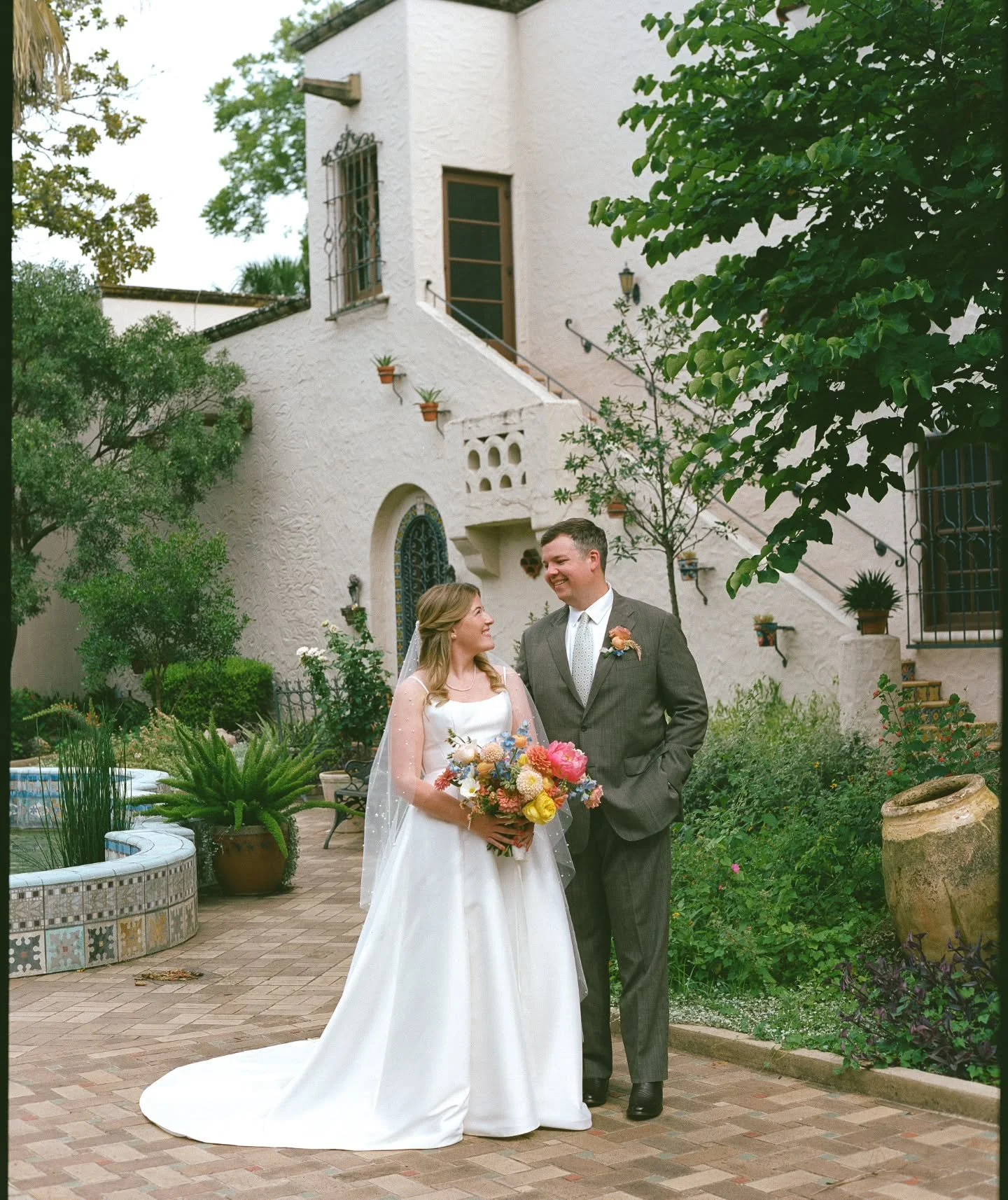 Caroline &amp; Allen&rsquo;s dream summer wedding at the McNay Art Museum 🤍

One of our favorite spaces to design in. The art, the architecture, the history &mdash; it&rsquo;s the kind of place that makes you want to slow down and take it all in. Ad