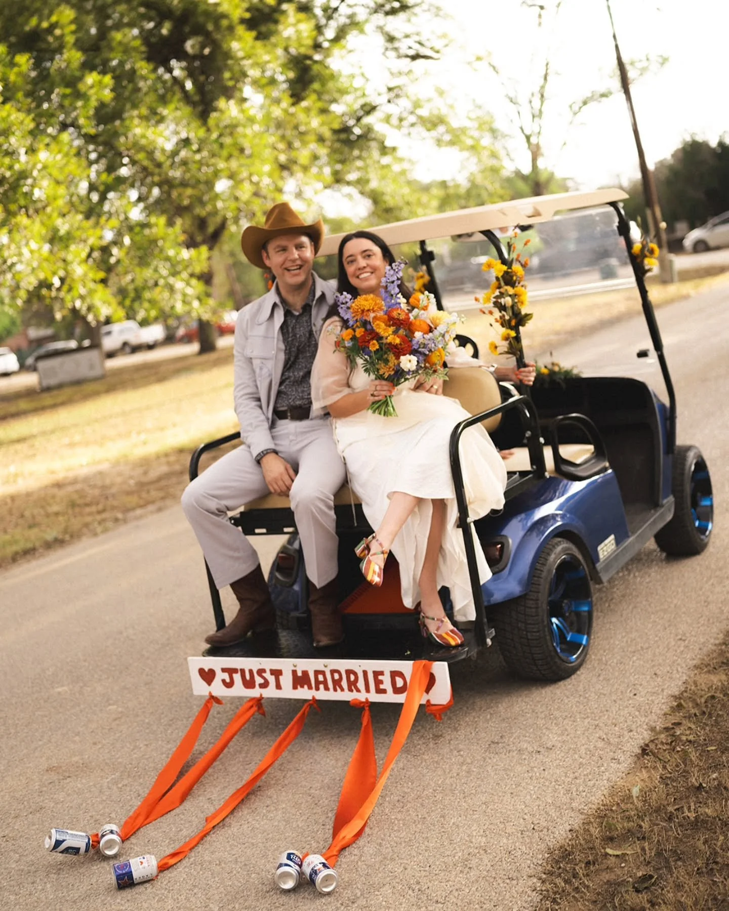 Happy Anniversary Casey + David! 🧡 Your love continues to inspire everyone around you, and we&rsquo;ll never stop swooning over this magical day in our sweet little hometown. A celebration as beautiful and special as the two of you! ✨

@martindale_s