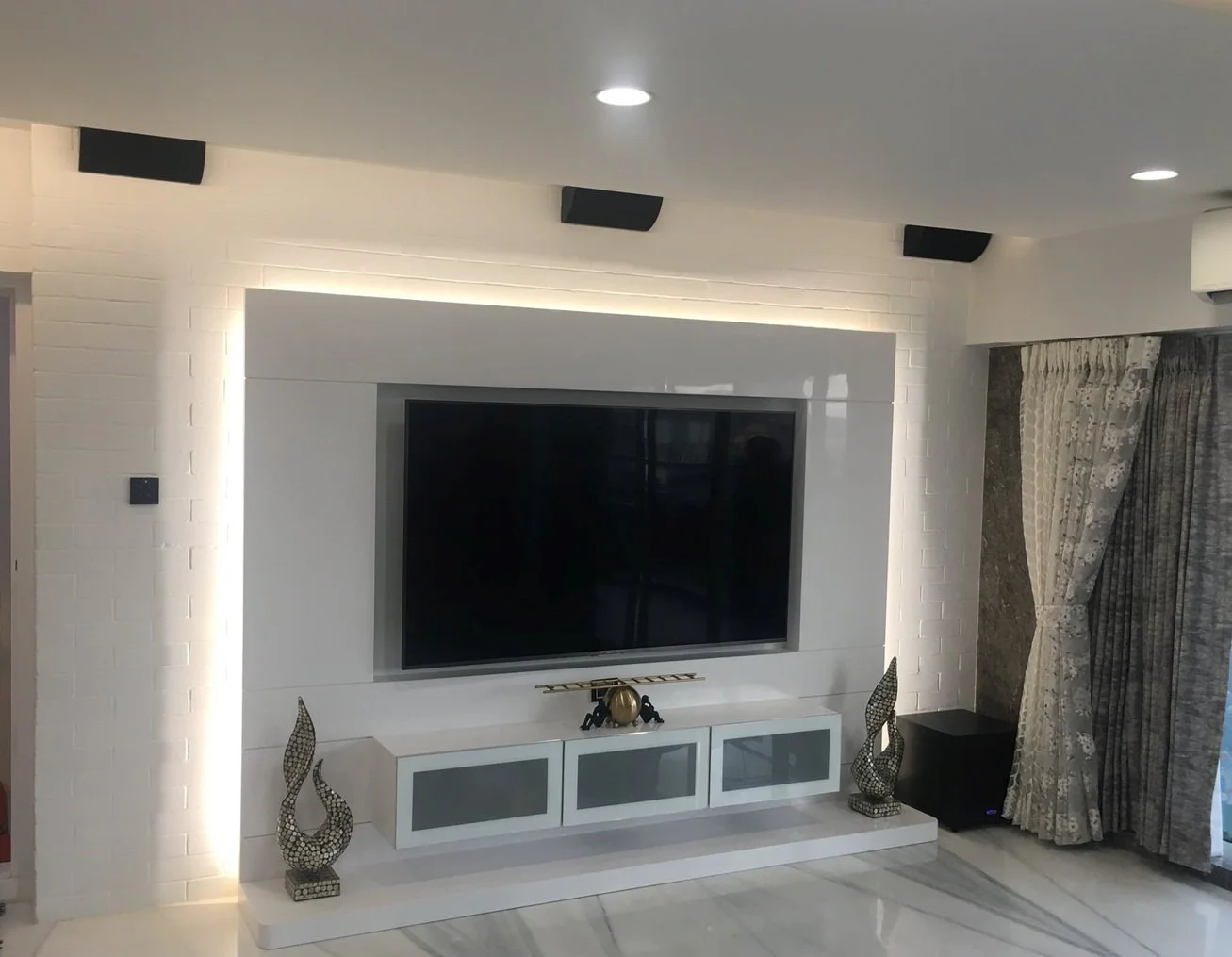 Horizontal Left Center Right