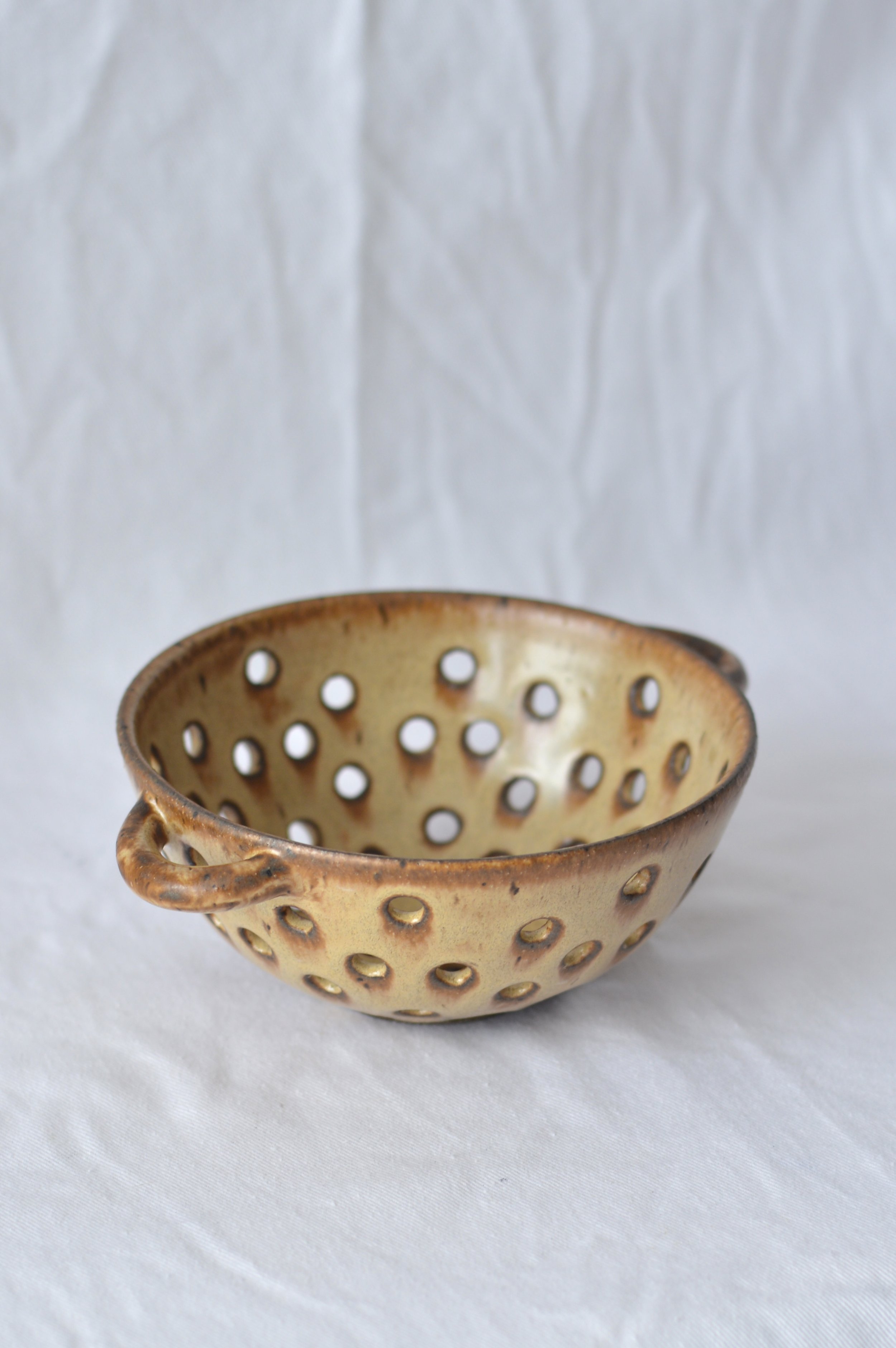 Berry Bowl in Caramel