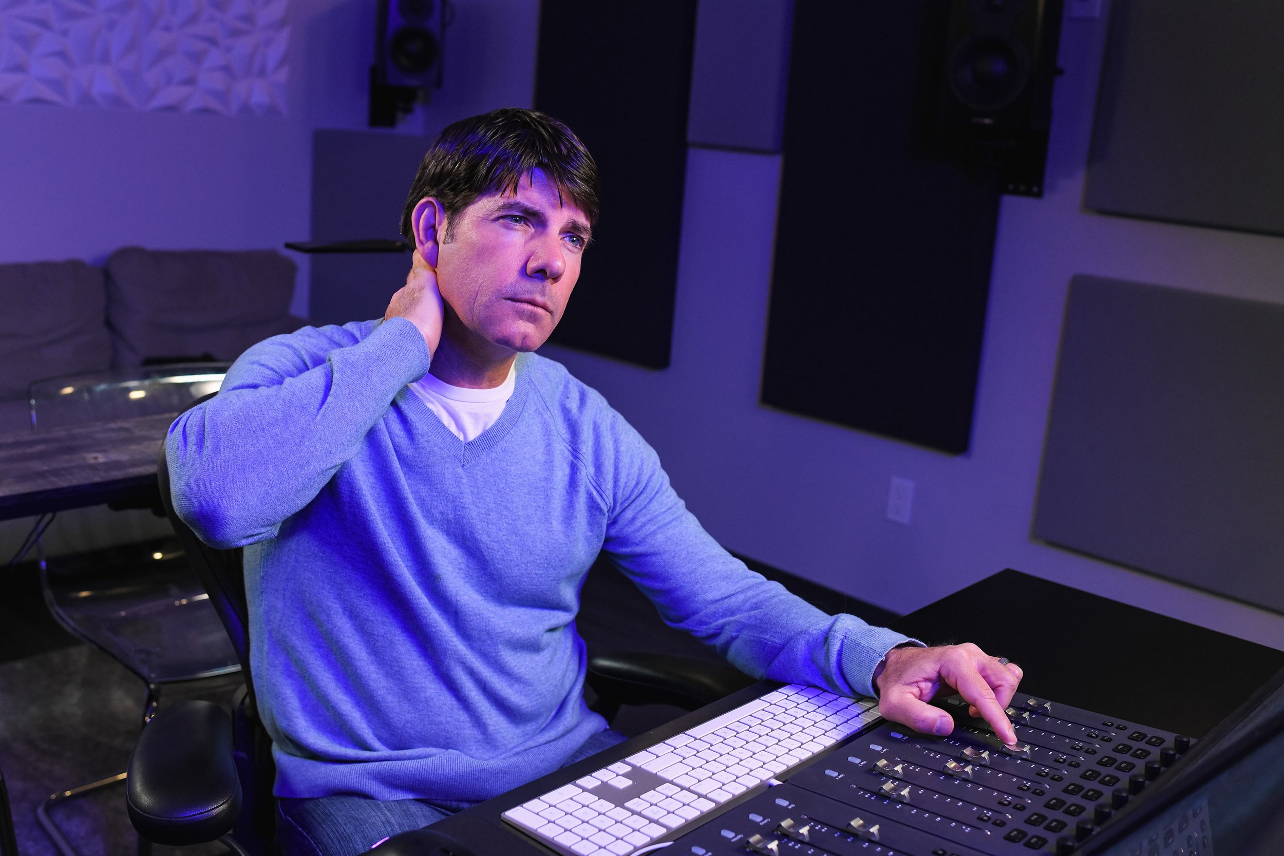 JS-DSC_2442-NECK-STRAIN-STUDIO-KRIS.jpg