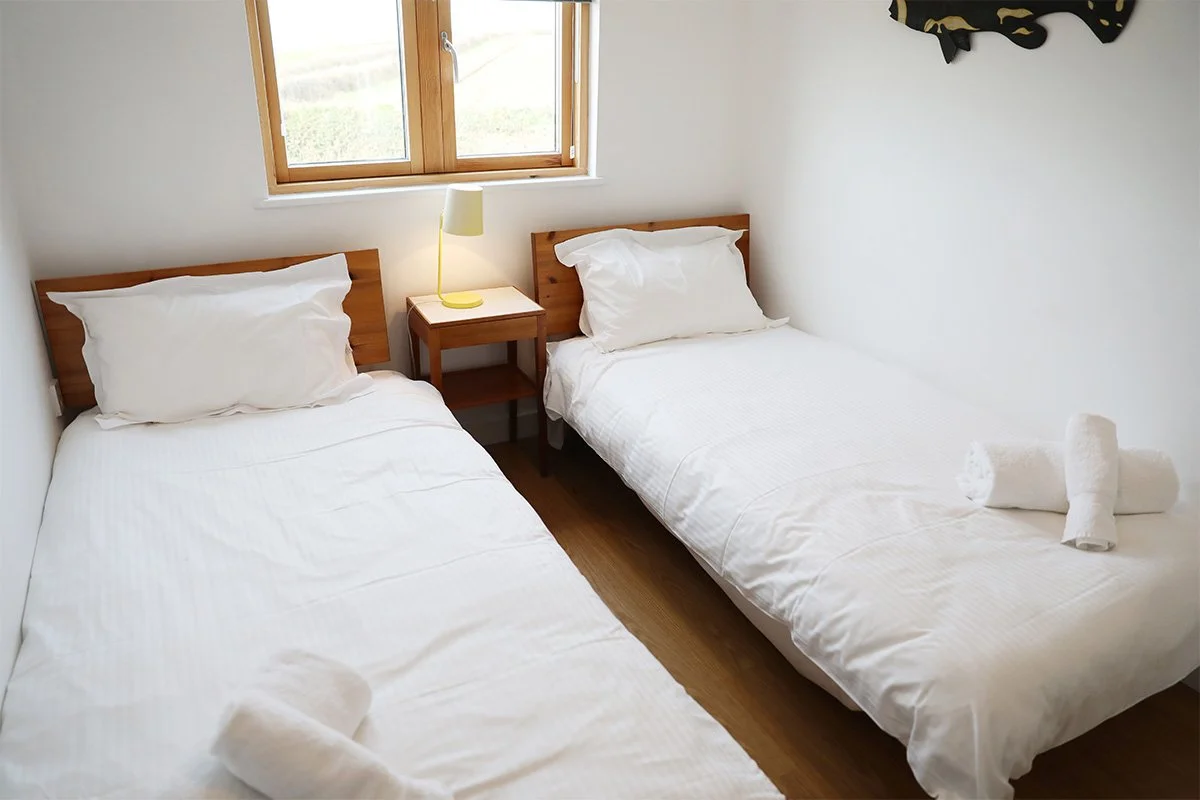twin bedroom at north light holiday let in port Isaac