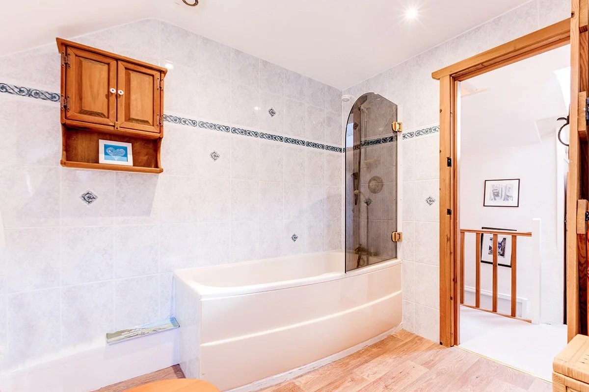 bathroom in temple cottage, port isaac, cornwall