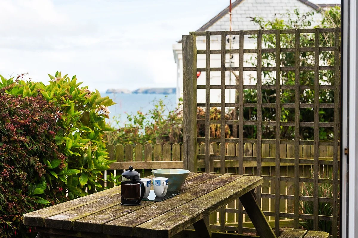 Port-Isaac-Bay-Holidays-self-catering-accomodation-Cornwall-White-Horses-DW-web-soc-10.jpg