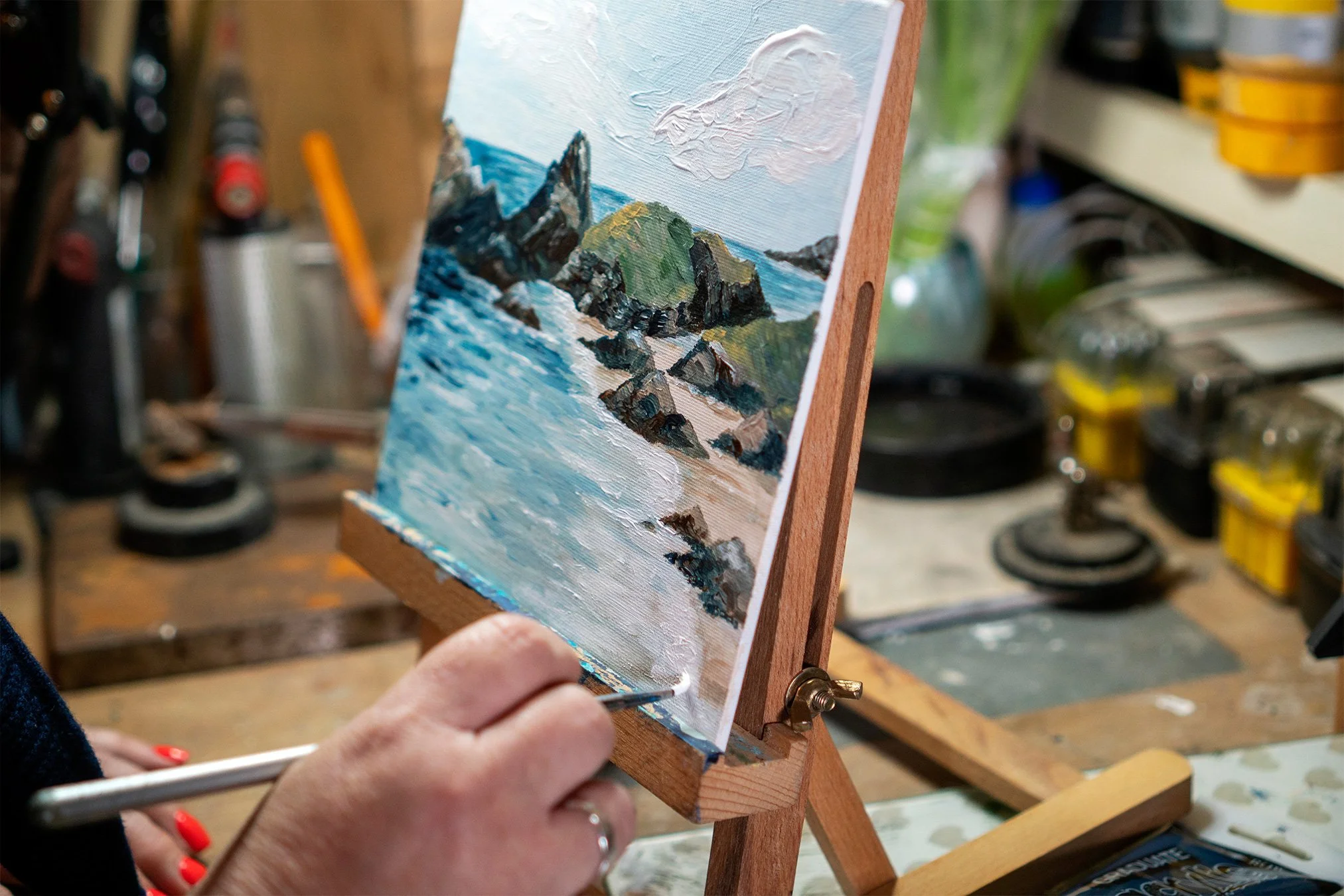 cornish artist stacey sibley painting kynance cove