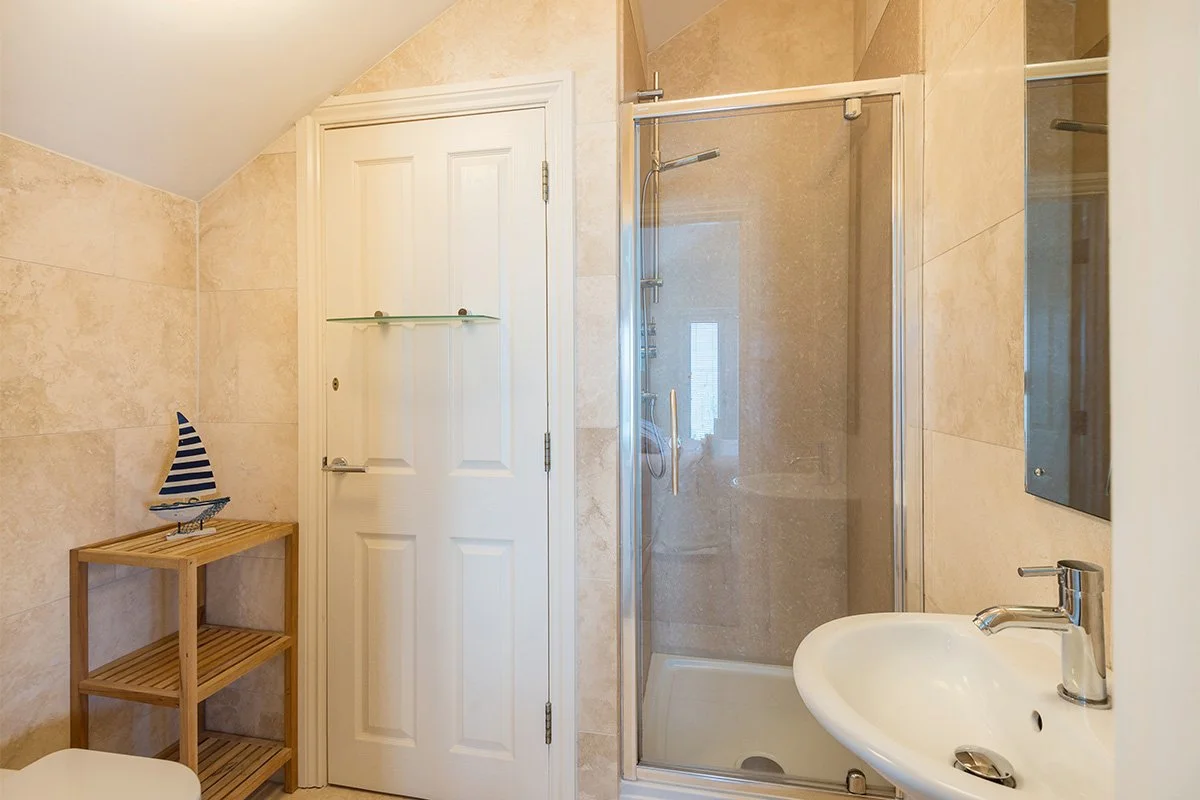 bathroom at sea gem holiday let in port Isaac
